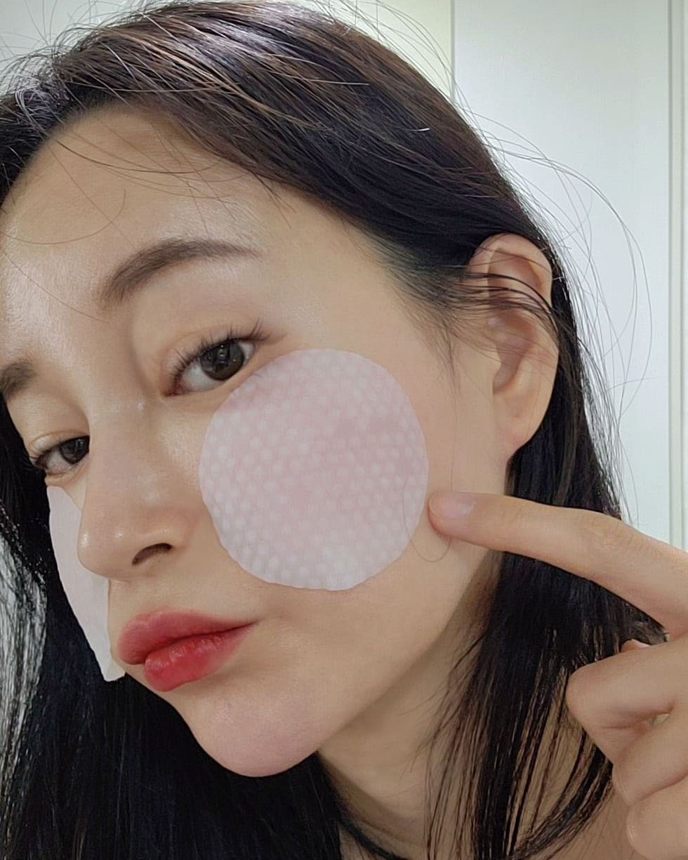 별양 하우스 on Instagram: “#협찬 #약산성 #토너패드 건조함의 계절이 돌아왔습니다! 여름에도 건조함과 싸우는 악건성의 소유자인 저는 겨울은 정말 끔찍합니다 ㅜㅜ 그래서 크림 듬뿍듬뿍