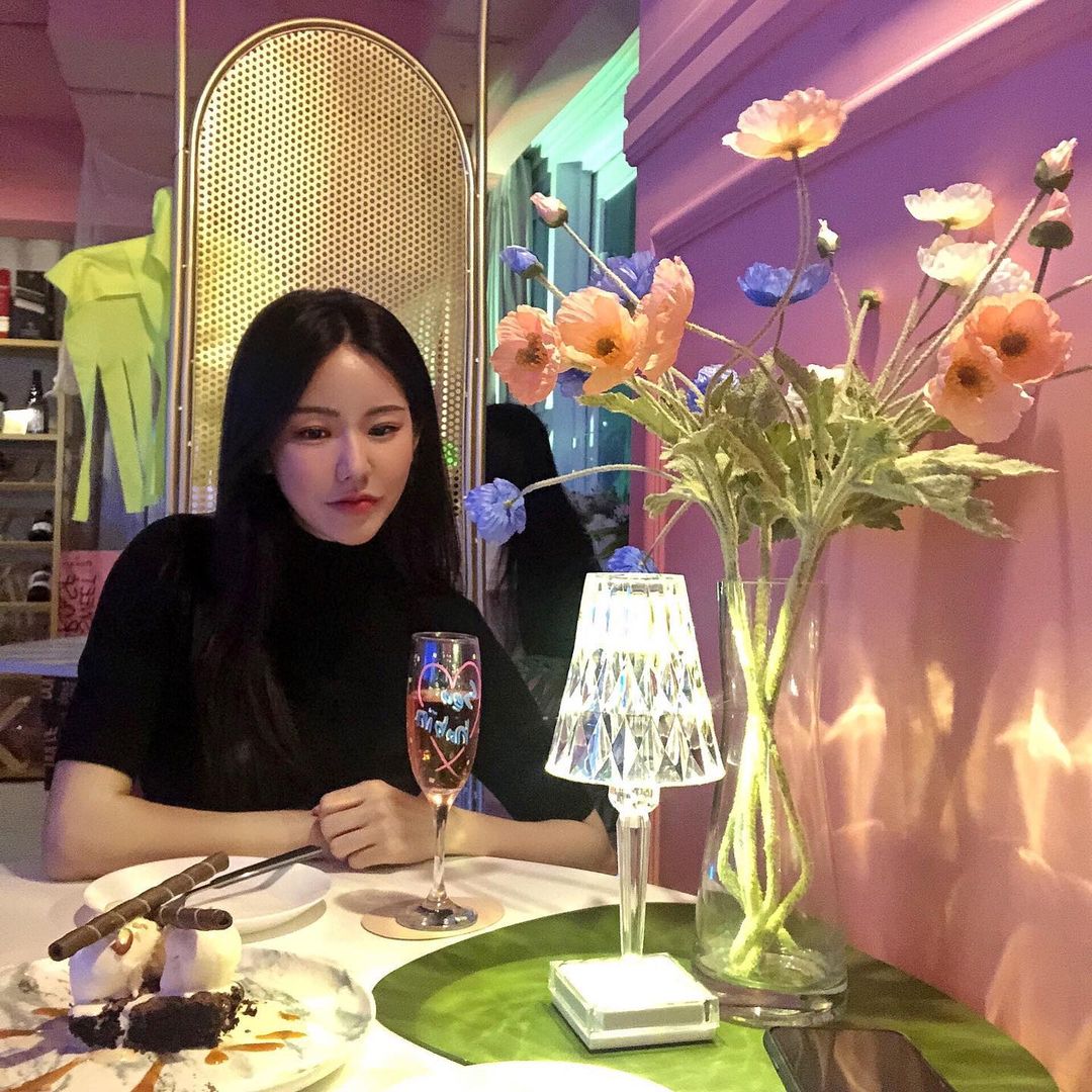 서호빈 (ʜᴏ ʙɪɴ sᴇᴏ) on Instagram: “#협찬 #모드라운지 강남에 새로 생긴 모드라운지✨ 잔도 꾸밀 수 있고 예쁜 포토존까지 😘”