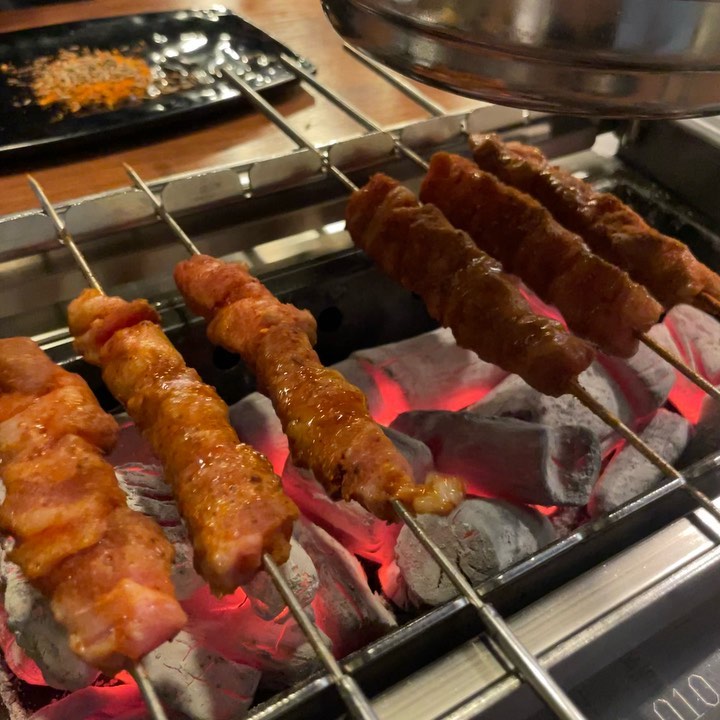 유니스 on Instagram: “#유니스찐맛집 #매화양꼬치 #내돈내산 안녕하세요! 유니스입니다☺️ 드디어 금요일이 왔어요 오늘부터 주말이 시작이라니 벌써부터 신나는 거 있죠 저번에 스