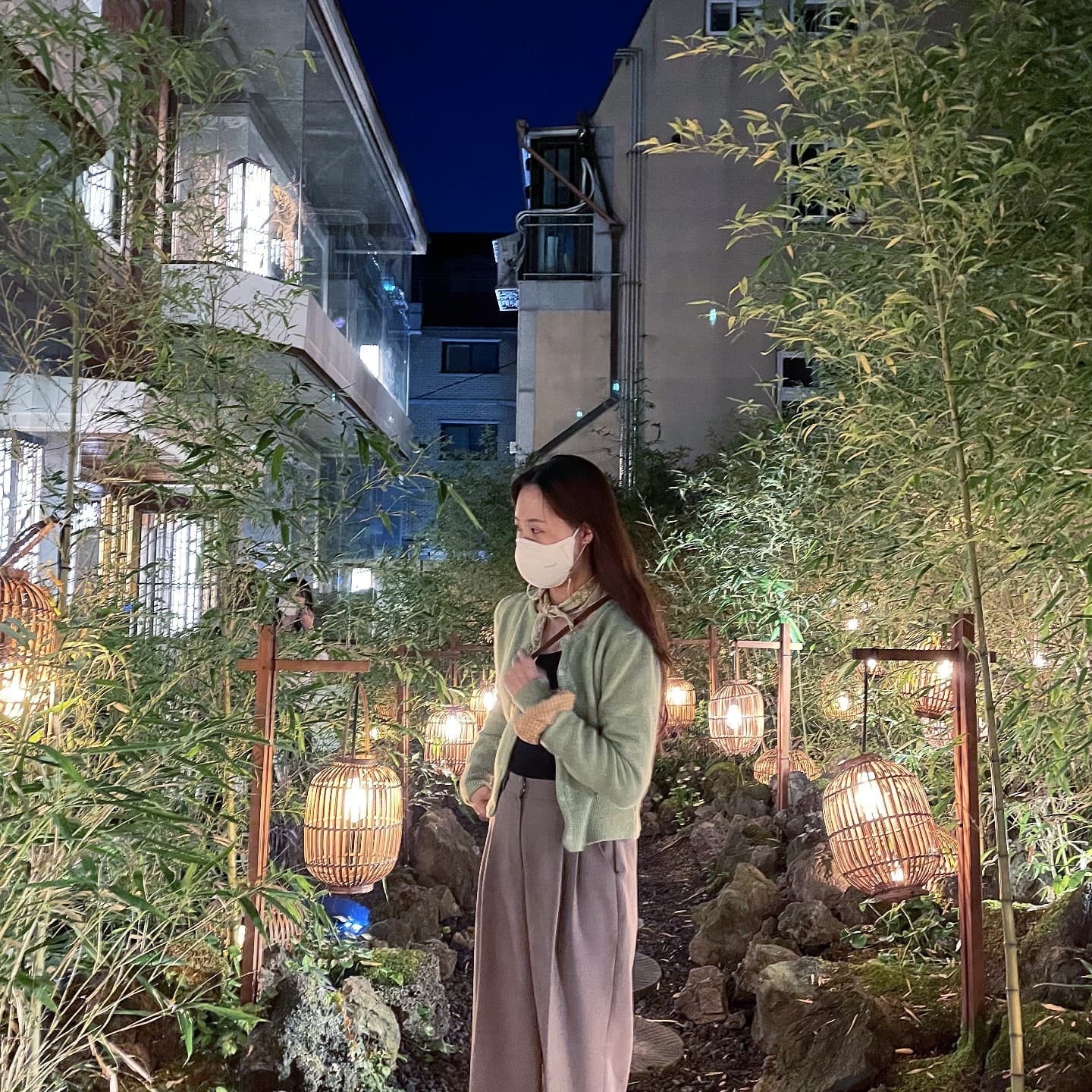 취뽀 성공 후 첫 인스타 업뎃!
평생 상경할 줄은 몰랐는데
화장품회사 BM,MD 두달차 신입💚
서울경기는 가을이 없구나...?

#대구 #서울 #직장인스타그램 #인스타패션 #오늘의코디 #패션피플 #데일리패션 #데일리룩코디 #ootdstyle #오오티디패션 #오오티디룩 #미니멀룩