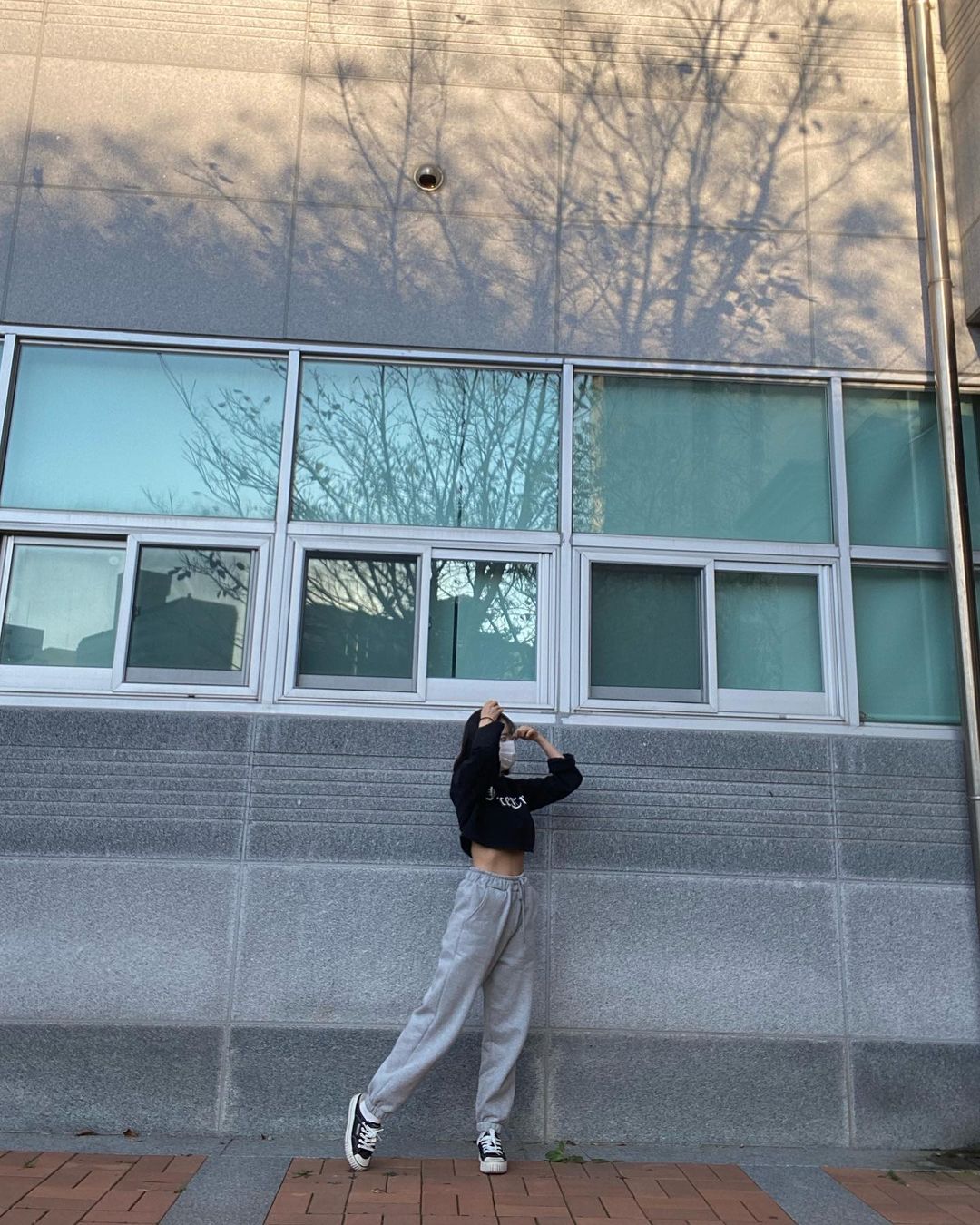 시니’s Instagram profile post: “#협찬 기장이 넓어서 키가 크신 여성분도 편하게 입으실 수 있고, 양기모 원단으로 만들어져서 안감이 보송보송하고, 따뜻하게 입을 수 있어서 너무 좋은 #모코