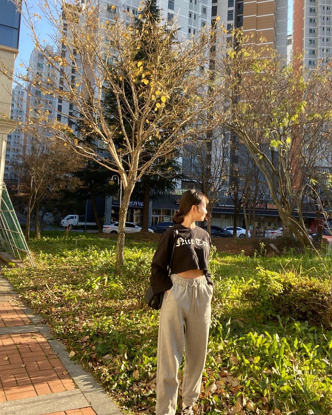 시니 on Instagram: “#협찬 하의 - #모코블링 #조거팬츠”