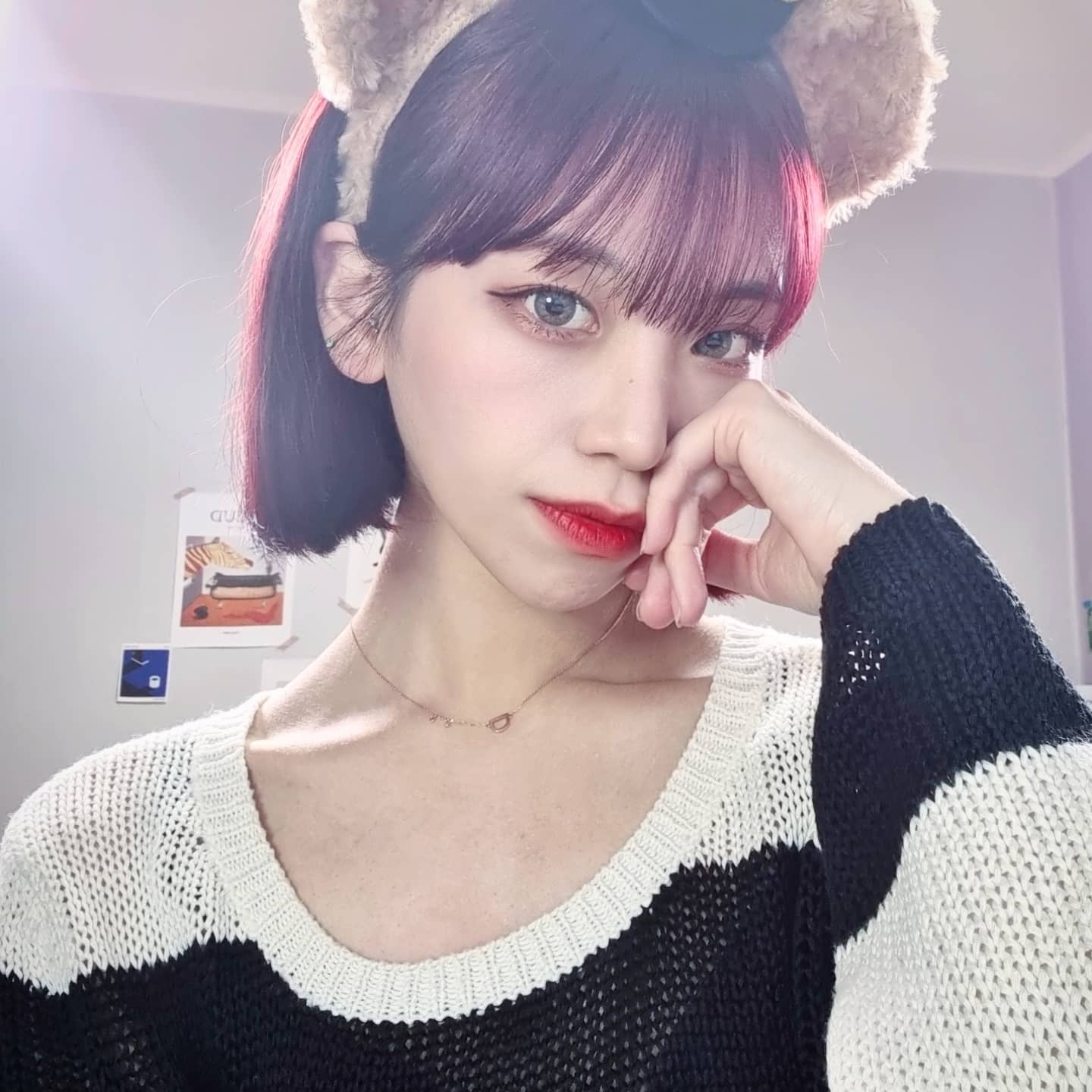 앗뇽
오랜만이지 단발로사는💗
#selca #insta #일상