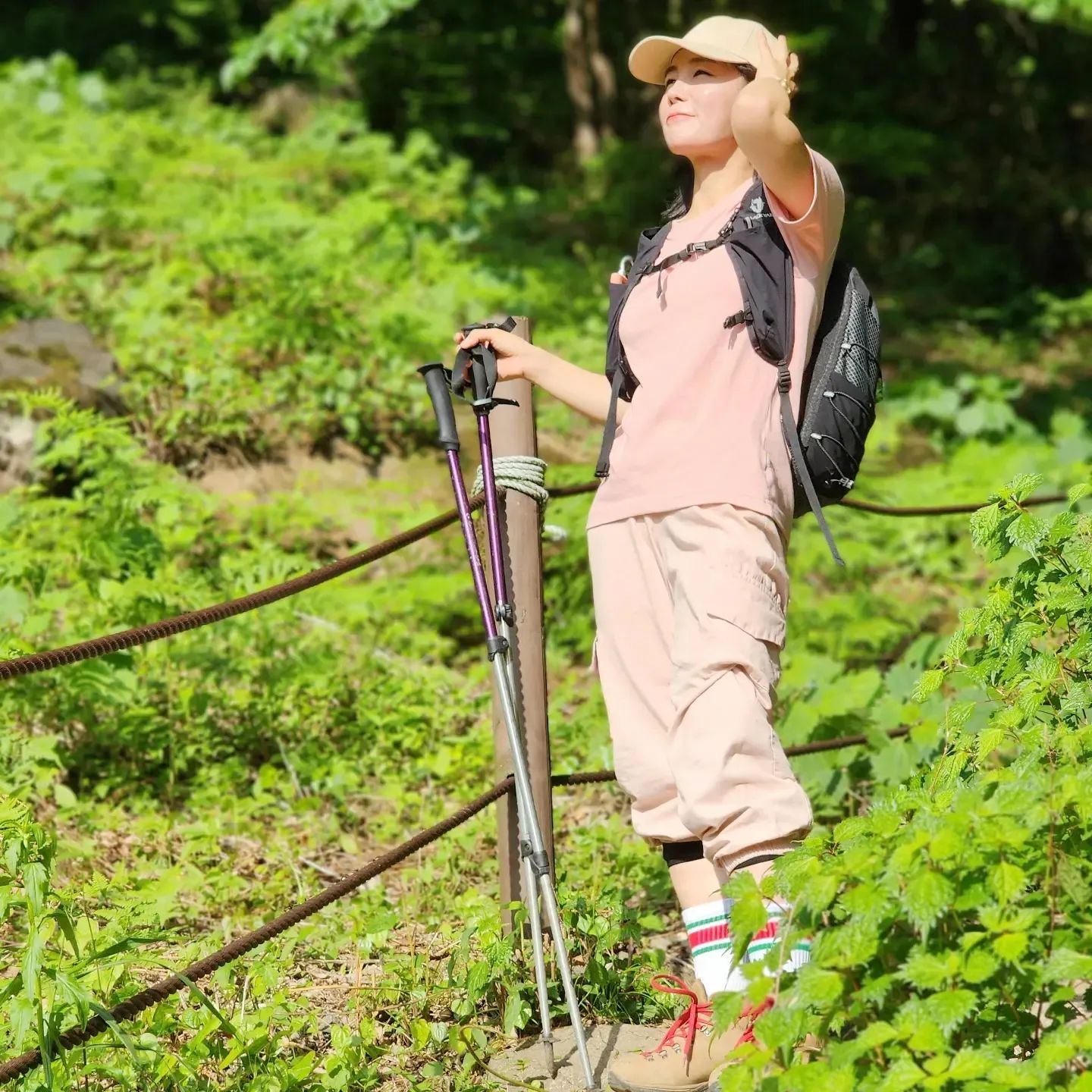 #지리산철쭉 🌸
 
 
지리산 천왕봉 가는길 비바람에도
이쁘게 자리하고 있는 연달래 가득🌸
향긋한 길에 행복도 가득
이번주는 햇살가득이네요
향기로운 꽃같은 한주 보내세요🥰
 
 yangpa_shop
 
이번 산행에 신고 다녀온 양파샵의
논슬립 등산양말 🧦
도톰해서 편안하면서 통기성 좋고 
미끄럼방지 기능으로 신발안에서 발이
움직이지 않고 등산시 접지력을 올려주고
하산시 발가락 통증과 물집을 예방 해줘요 
거기다 이쁘기까지 논슬립 등산양말
산행시 정말 추천해요 🫶 🧦💚💛
 
 
 
#등산양말 #양파샵 #양말파는양파샵 
#논슬립등산양말 #여름등산양말 
#여자등산양말 #여성등산양말 #등산패션 
#아웃도어룩 #등산룩 #등산코디