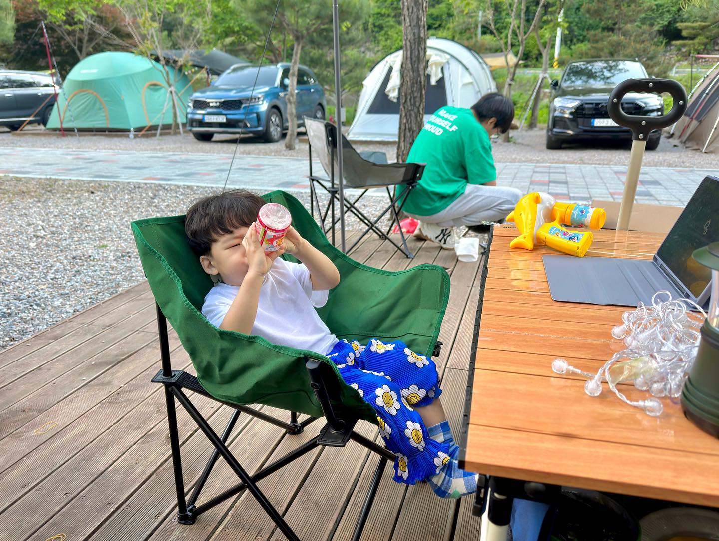 𝙳𝙾𝙷𝙰  ෆ+851 ❀•°

즉흥으로 떠난 캠핑 🏕️

집 놔두고 나가는게 이랗게 재밌는지 몰랐네ㅠ 왕신난당 
앞으로 우리가족 취미는 깸핑이다 👍