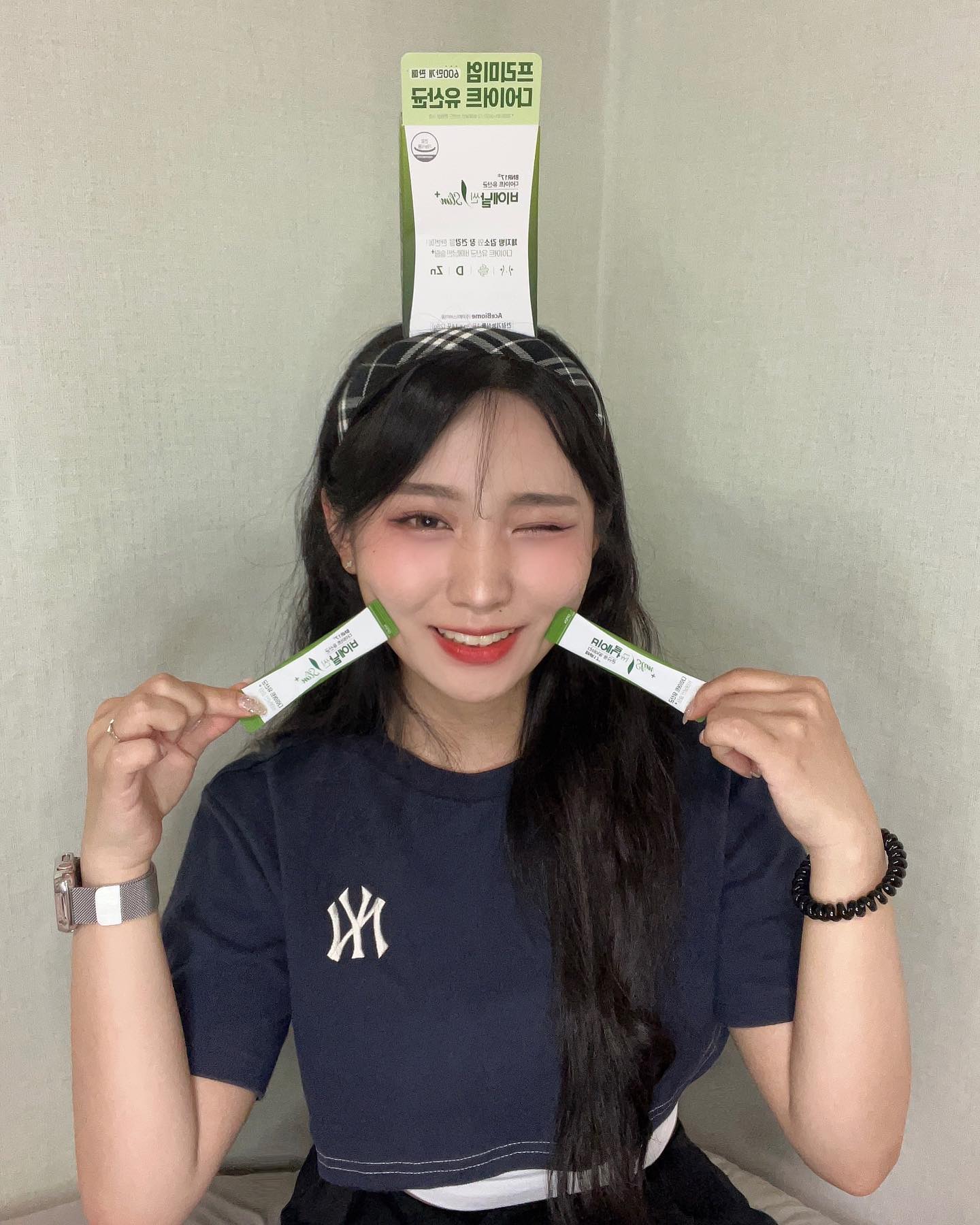 #협찬 #광고 #제품제공
< AceBiome 비에날씬 슬림+ >
현대인의 필수 영양제 유산균 추천드립니당💝
일반 유산균 아니고 무려 다이어트 유산균‼️
장건강과 다이어트를 위한 락토바실러스 가세리 'BNR17 100억마리'
정상적인 면역 기능을 위한 '아연'
뼈 형성과 유지에 필요한 '비타민D'
모두 담은 4중 기능성 건강기능식품!
이거 하나면 충분하다구요 ๑>ᴗ<๑
비에날씬 슬림+는
식약처로부터 국내 최초로 체지방 감소 기능성을 인정받은 유산균이구,
개별 스틱 포장으로 언제 어디서든 간편하게 섭취 가능한 제품이랍니다 ෆ
상큼한 청사과맛이라 1일 1포인데 더 먹고싶은 맛이랄까 ˘͈ᵕ˘͈
식전식후 상관없이 가능한 매일 같은 시간에
1일 1포 차가운 물과 함께 섭취해주시면 돼요❣
🔴 올리브영 세일 안내 🔴
현재 올리브영에서 비에날씬 슬림+ 할인 행사를 하고있습니다!!
최대 26% 할인하고 있어 1포 기준 1,900원으로 자사몰에서 진행중인 이벤트 대비 저렴하게 구매하실 수 있으니
가까운 올리브영 매장이나 올영 온라인몰을 확인해보세요😉😉
✨이벤트 상세 내용 ✨
할인기간: 6/1 - 6/7
할인율: 최대 26%
최종판매가: 26,510원 , 1일 1포 기준 약 1900원
제품 링크: https://bit.ly/3OScaeB
Thanks to💝 acebiome_official
#비에날씬슬림+ #다이어트유산균 #다이어트 #다이어트꿀팁 #BNR17