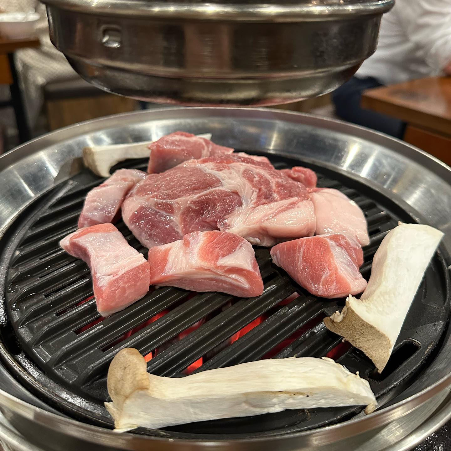 #foodstagram #협찬
✔️
고기 퀄리티 넘나 좋고 맛있었던
고반식당 상일동역점 ✨

고기도 깔끔하고 넘 맛있는데
무엇보다도 반찬들이 너무 잘 나와서
완전 반했자나아아 🫢💛

고기랑 잘 어울리는 최고의 조합들로만 다 모아져있는
고반식당 상일동역점
상일동 고기집 찾으시는 분들께 추천 😋

#상일동맛집 #고반식당상일동역점