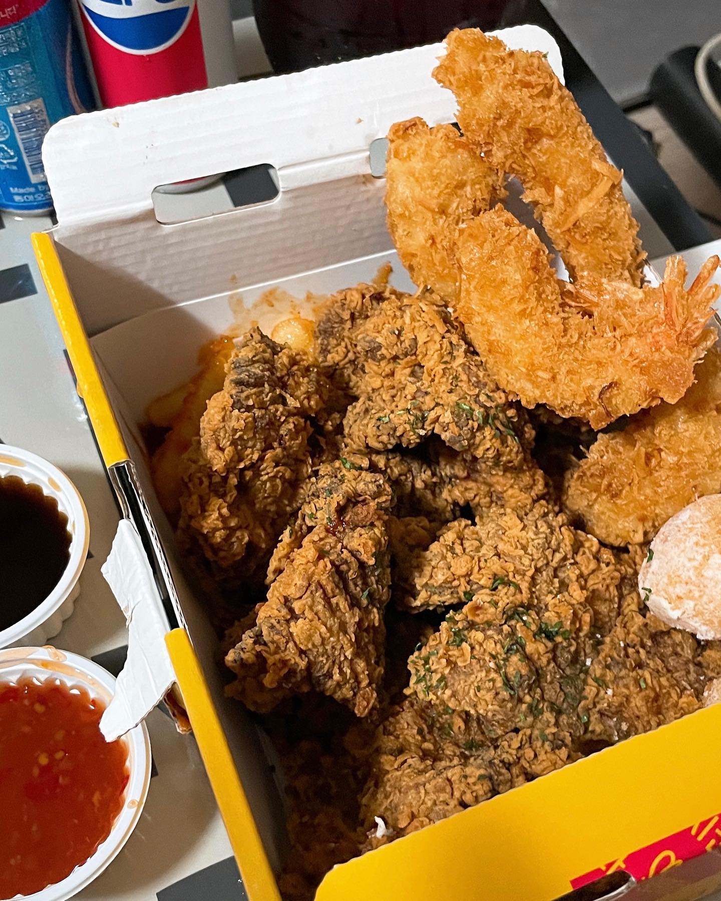⠀
요즘 완전 빠져있는 #마통갈비
완전 술이 술술 〰️〰️
고소하고 감칠맛 터지는게
지인쨔 맛있어요🤍🤍
술안주로 진짜 최고인거 같아요
사이드 코코넛쉬림프도 핵맛!
한 동안 계속 빠져살듯 . . . 💕
⠀