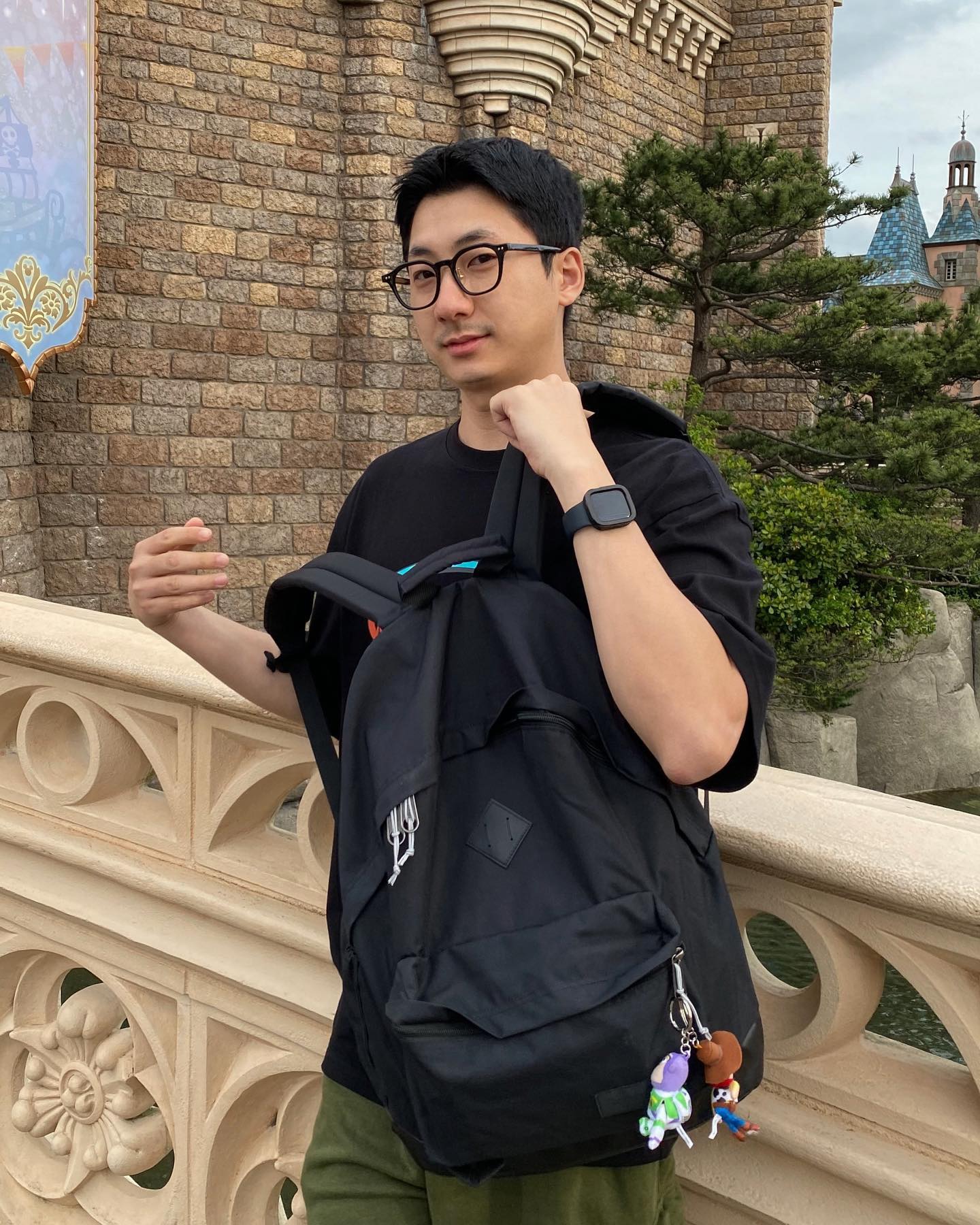 #광고 eastpak_korea

큼직하고 여행갈때 코디로도 딱인 가방 발견!
디자인이 깔끔해서 어느 옷에도 넘나 찰떡인것😆
노트북수납칸도 따로 있어서 생활속에서도 착용 가능!

#이스트팩 #와이오밍XL #백투베이직 #스트릿패션 #대학생백팩 #대학생배낭 #데일리백팩 #데일리배낭 #남자팩백 #남자배낭 #캐쥬얼가방 #직장인가방 #직장인백팩 #직장인배낭 #가방추천 #대학생가방 #학생가방 #대학생코디 #캠퍼스룩 #신학기가방 #가방스타그램