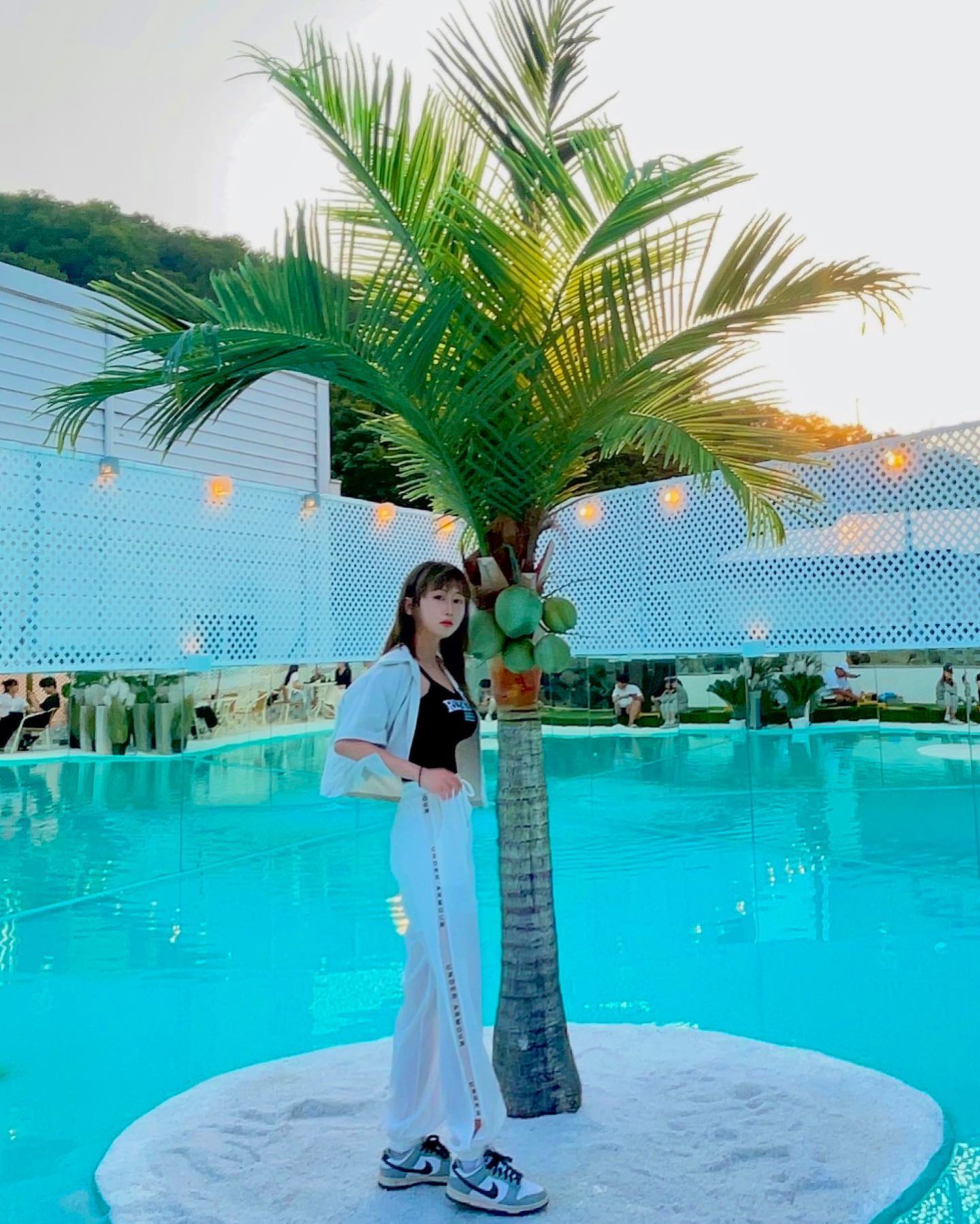 다들 공휴일 잘 보냈어? 
벌써 너무 더운날 여름 데일리룩 촬영🏝️

#데일리패션 #룩 #여름코디 #대구 #앞산카페 #데일리룩 #반팔티 #패션코디 #키작녀코디 #데일리코디 #lookbook #daily #lifestyle #좋아요 #인스타룩 #대구카페 #일상기록 #오오티디 #좋반 #휴가룩