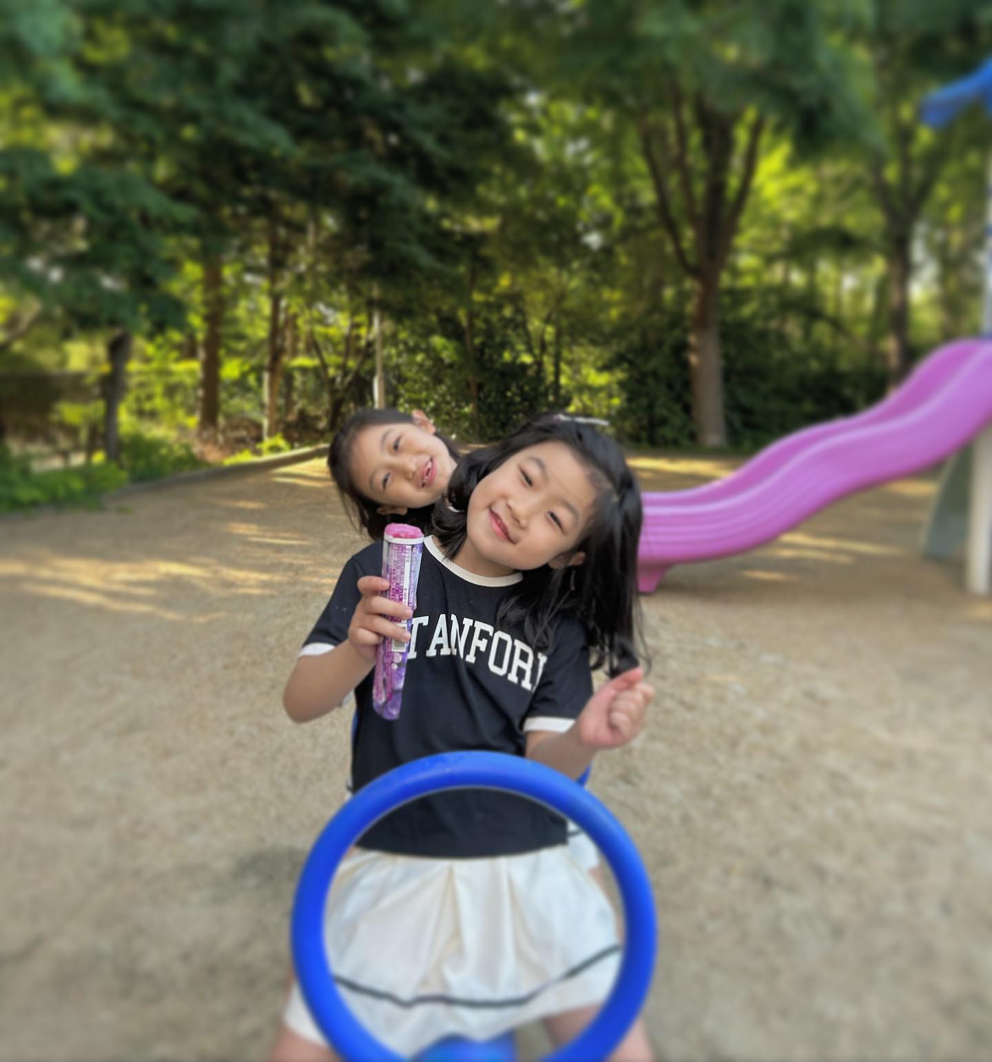 사랑스러웡 😍

#놀이터 #자매 #자매샷 
#주말 #일상