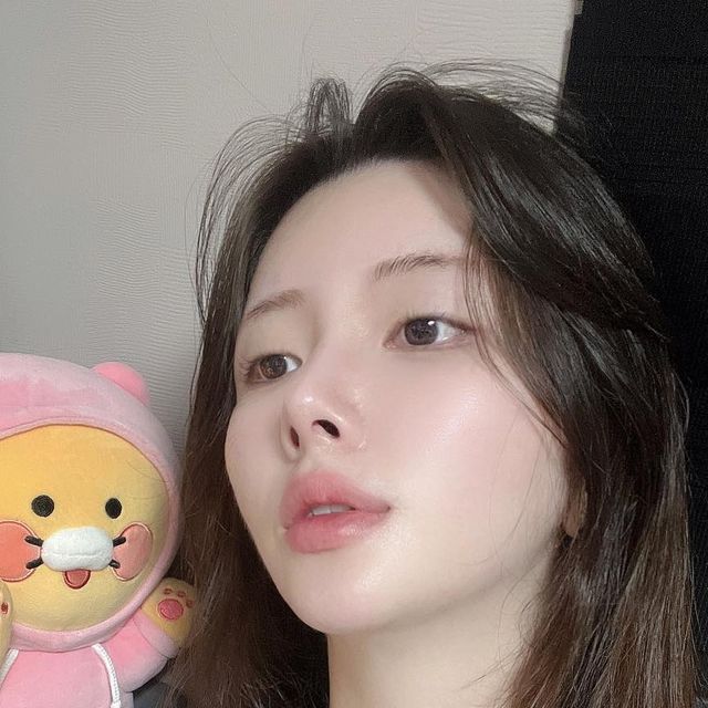 김민경/와인 마시는 냥집사 on Instagram: "[ 광고 ] #바디원 #셀팩 #에너지팩 얼굴에서 목까지 미세전류로 집에서 에스테틱 관리처럼! 처음 사용해봤을 땐 작동이 되는건가..? 싶었는데 입술에서