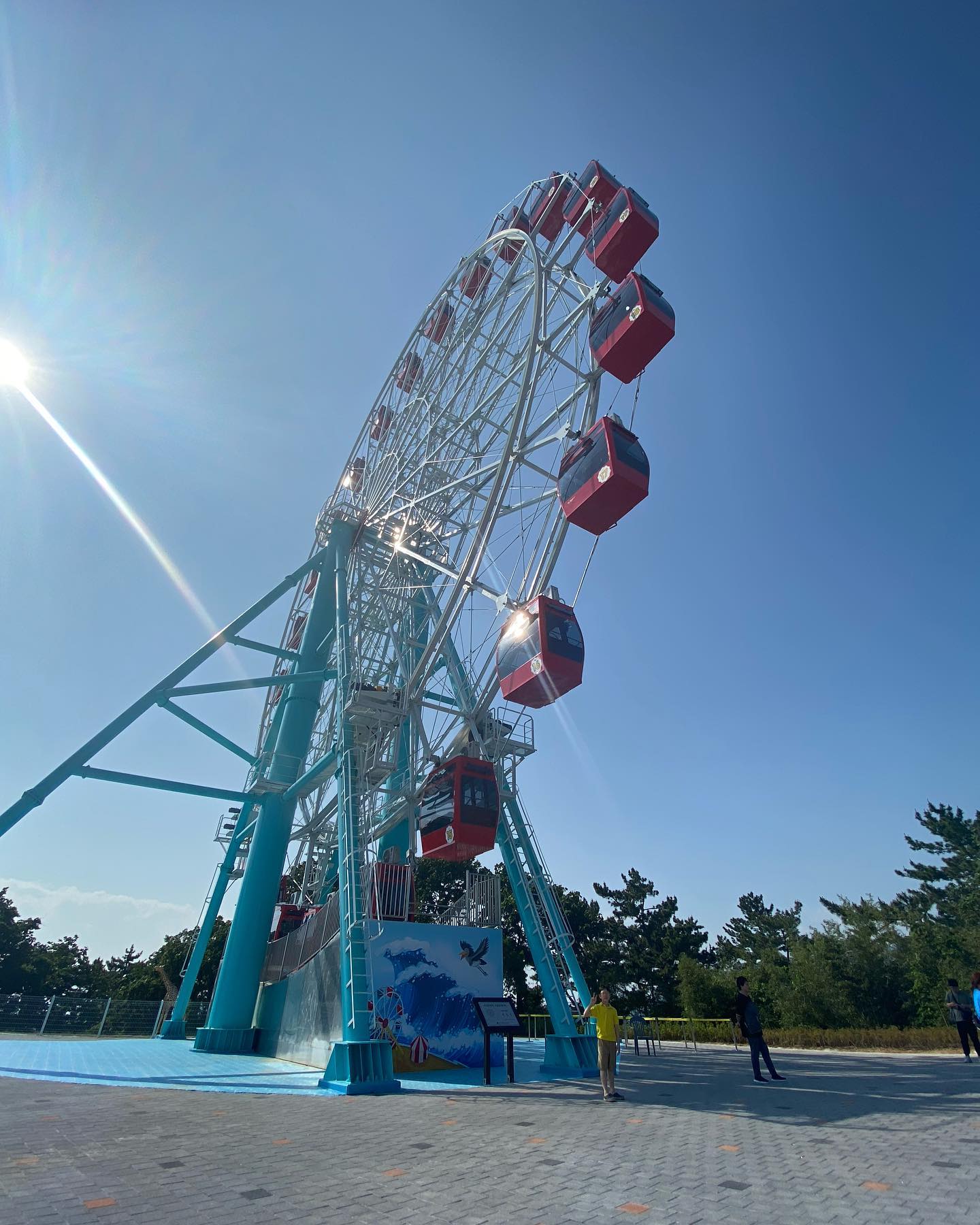 긴 연휴 끝 등교 시작🙌

연휴동안 집 밖을 안나가려고 해서 겨우 하루는 #사천대관람차 타러🎡
고소공포증 있는 울신랑은 힘들어했지만 뷰는 진짜 끝내줬음👍

#연휴는무슨 #출근하는게낫지
#사천여행 #사천가볼만한곳 #사천핫플