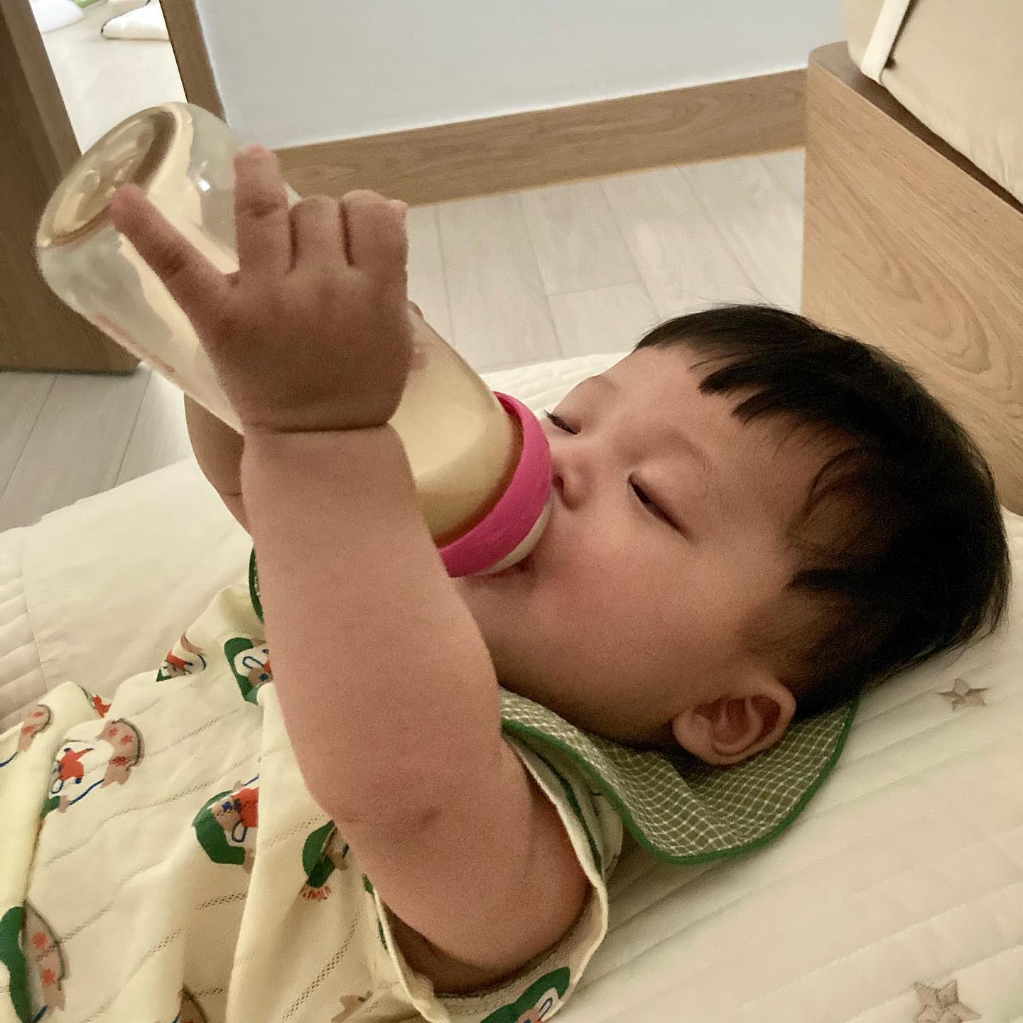 💝
D+160
이제 맘마도 혼자서🍼
다컸네 다컸어