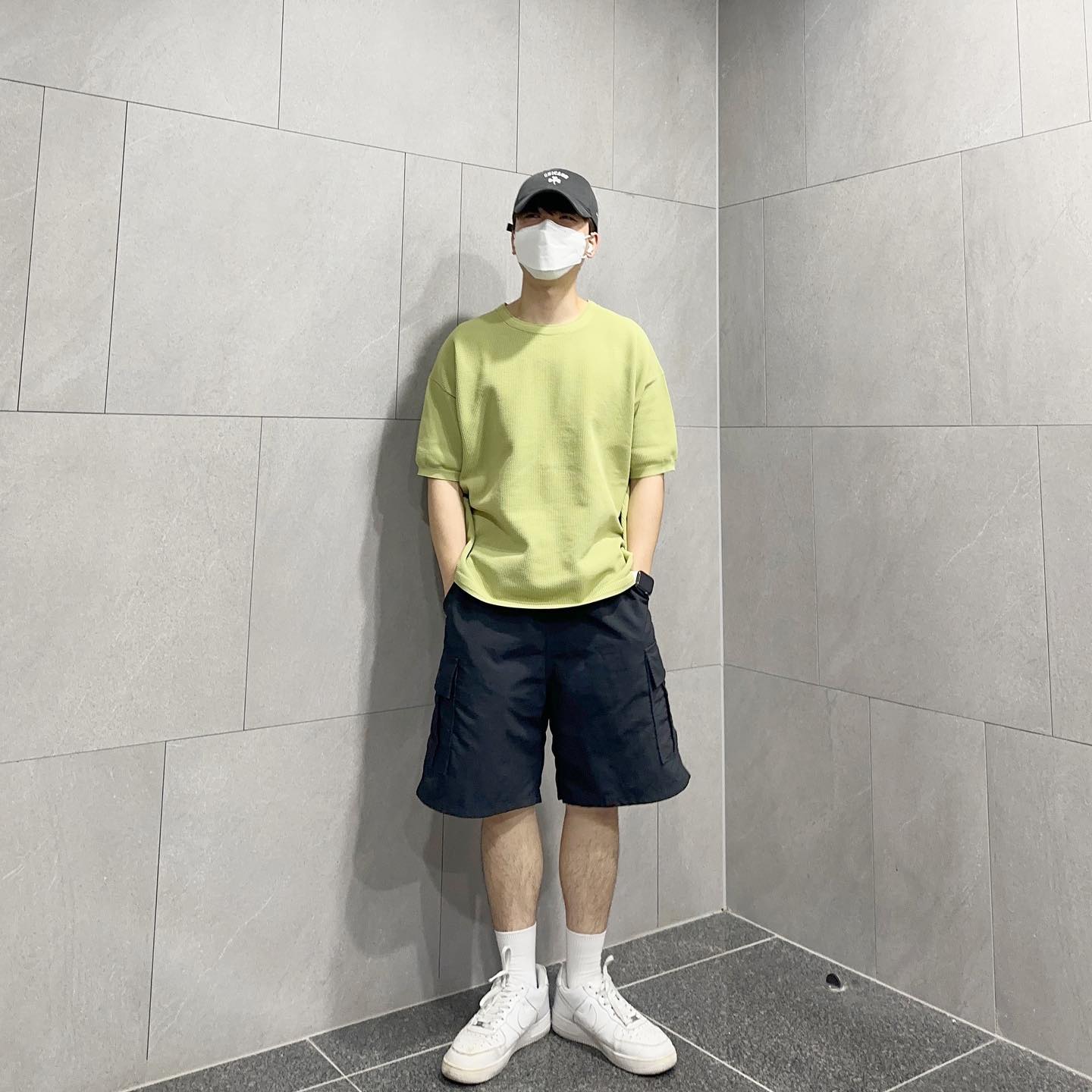 hooves_official 에서 제공받은 반팔니트 2번째코디!
이번엔 카고 버뮤다팬츠랑 매치해봤습니다 ㅎㅎ

.
.
.
.
Top : hooves_official 
Pants : perstep
Shoes : nike 
Acc : ebbetsfield_kr