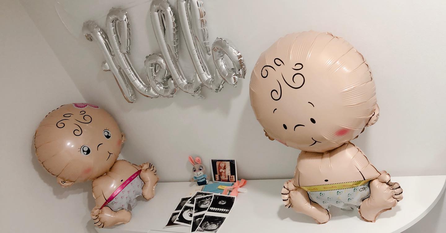 #20230607 #육월세번째수요일

반가워 까꿍아~👶🏻👋🏻

지난 봄날 우리에게 문득 선물처럼 찾아와준 아가가 벌써 100일이 되었다.

처음겪는 몸의 변화가 낯설고 두렵기도 하지만 신기한 인체의 신비는 놀라움의 연속이다.

생애 첫 입덧이란걸 경험하며 힘든 하루하루를 아직도 보내고 있는 요즘이지만 뱃속에서 쑥쑥 잘 크고 있는 까꿍이와 함께 남은 6개월 행복한 임신라이프를 보내고 싶다💝