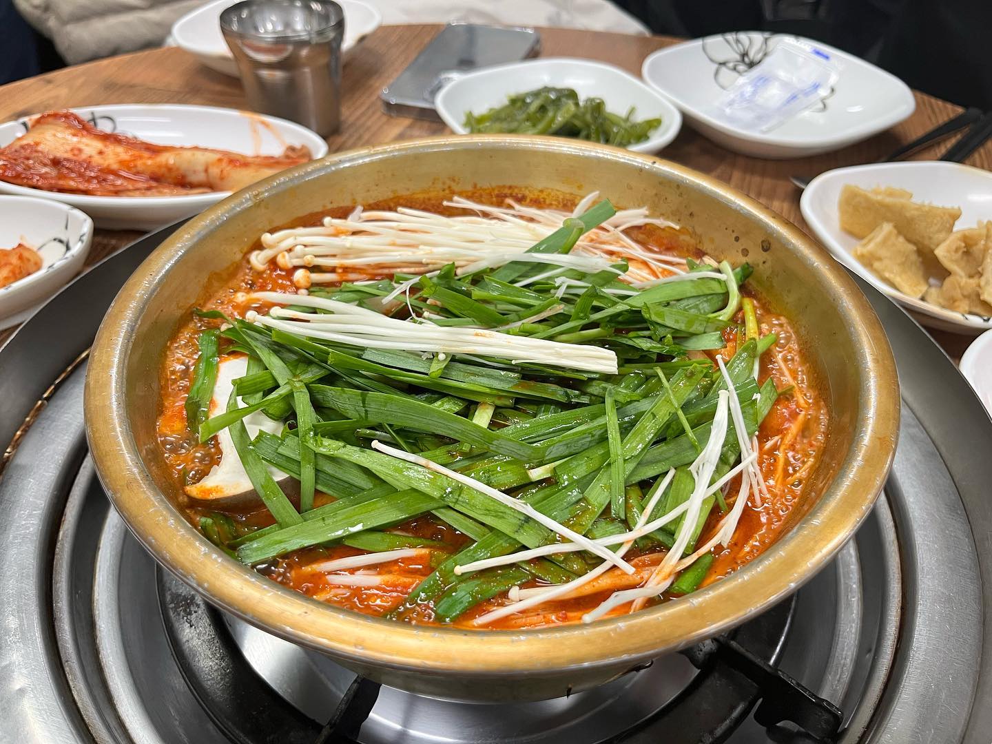 -
전주맛집이라고 친구가 데려가줬는데, 왠열? 한번먹고 짜글이 먹고싶어서 전주가고 싶은 마음 더 커져버렸어~~~~~ 엄마손짜글이 먹을때는 반드시 계란말이를 시킬것! 필수!

#전주맛집 #전주맛집추천 #전주짜글이 #전주엄마손맛집 #엄마손짜글이 #계란말이 #엄마손맛집짜글이 #엄마손맛집계란말이