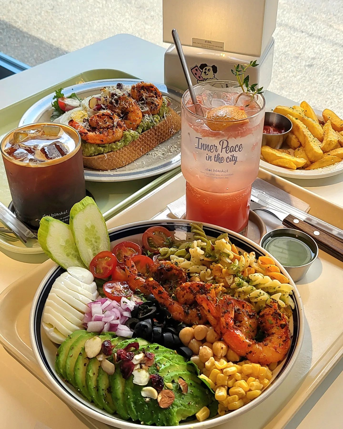 신선하고 건강한 브런치를 합리적인 가격에 맛볼 수 있는
안국에 위치한 샐러드 맛집!!자몽에이드도 찐맛!!🍊🥗
.
.
.
.
#안국 #안국역맛집 #도트블랭킷 #브런치 #샐러드 #🥗