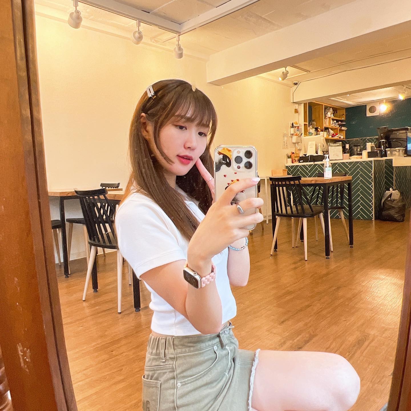 아 거울 닦아야겠다 거울은 왜 매주 더럽지 ❓
.
.
#selfie #photooftheday #ootd #셀카 #셀스타그램 #일상 #like