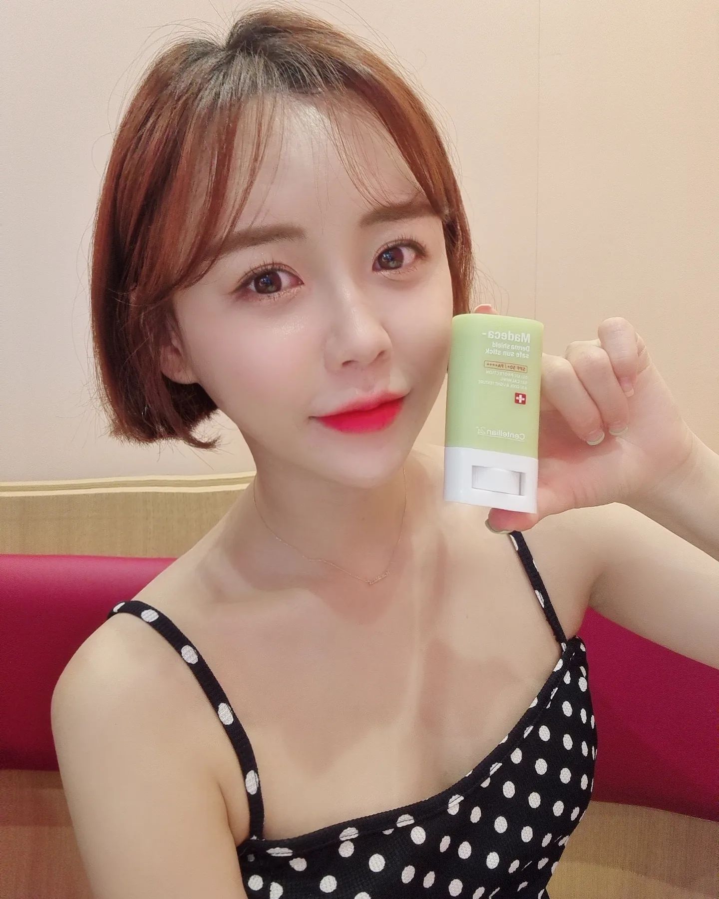 #협찬 
날씨가 너무 더워서 탈까봐 야외활동이 부담스러운 요즘 
선스틱은 못참지 😋 선크림은 뭔가 밖에서 바르기는 번거로운데
선스틱은 휴대하기 넘나 좋은것 끈적임 없이 슥슥 덧바르기 짱편해💓

✔️덧바를 필요 없이 24시간 자외선 차단제를 유지해주는
마데카 더마 쉴드 세이프 선스틱 
✔️피부 위에서 사르르 녹는 청량한 수분쿨링 텍스처로 
여러 번 덧발라도 끈적임 없이 산뜻함
✔️ 피부 자극 테스트를 완료한 저자극 선스틱
✔️ 선스틱 하나로 아이부터 어른까지 사용할 수 있는 제품
✔️더운 여름철 시원하게 자외선 차단할 수 있는 제품
✔️구매하는곳 👉 동국제약 공식몰 ‘DK샵` centellian24

ㆍ

ㆍ

#동국제약 #센텔리안24 #선스틱 #세이프선스틱 #선크림추천 #마데카더마쉴드세이프선스틱 #선크림 #자외선 #자외선차단 #여름필수템 #선크림추천 #선스틱추천 #뷰티스타그램 #화장품 #화장품추천