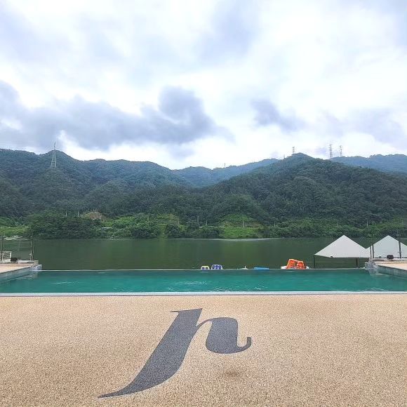 깨끗하고, 리버뷰 수영장도 너무 멋졌던 글램핑장💚

#신상숙소 #글램핑 #가평 #리버뷰 #9년차커플 #좋아요반사 #팔로우 #맞팔환영 #맞팔 #선팔하면맞팔 #선팔맞팔 #좋아요테러 #좋반 #좋아요 #좋아요반사 #팔로우  #맞팔해요 #daily  #follow4like #fff #tflers  #followforfollowback #likeforlikes #like4follow #l4f #f4f