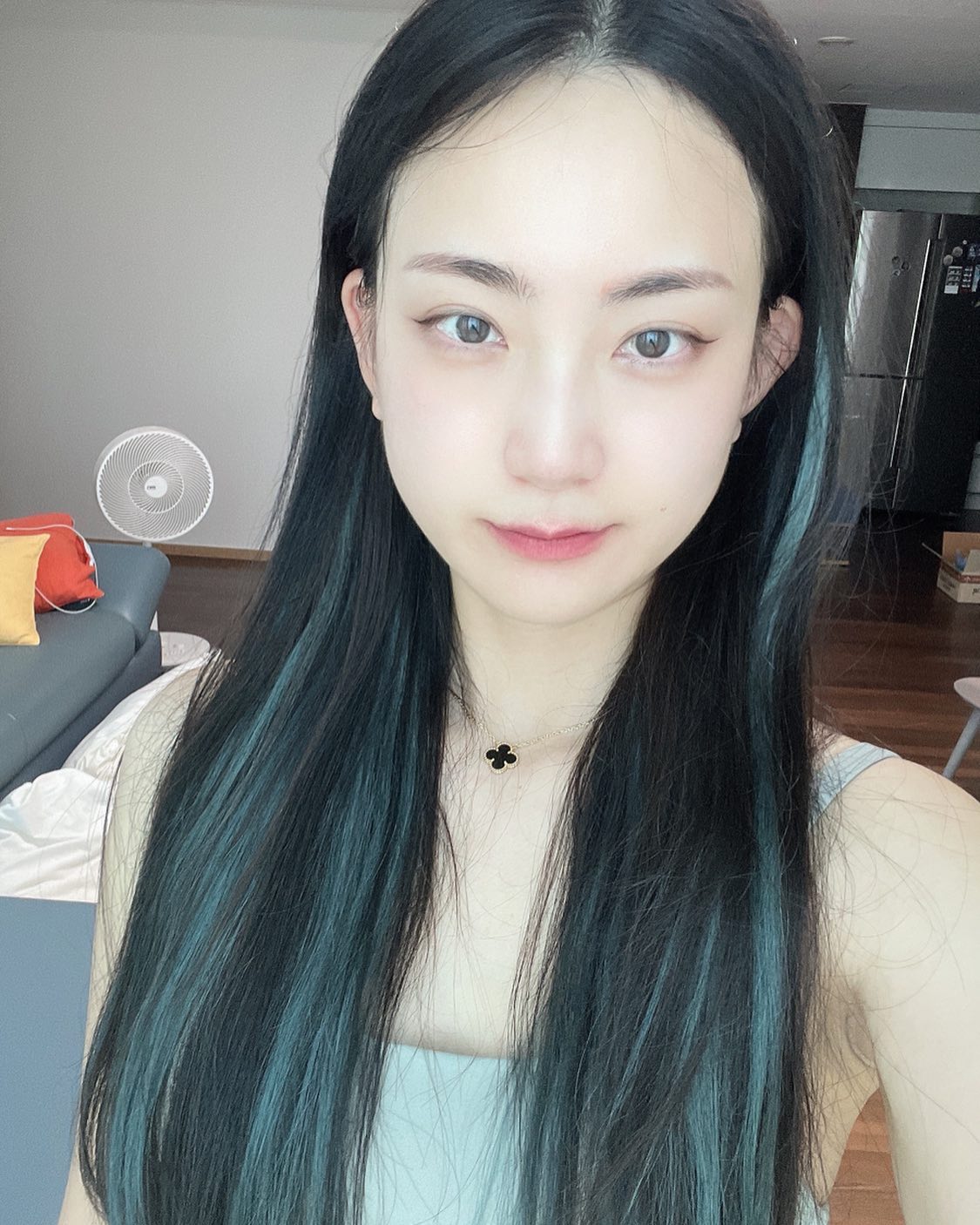 #투톤 #시크릿투톤 

아니~~ 너무 불편해서 떼버려야겠당 😭😭 다들 어떻게 참는고지...!!! 여름휴가때까지 참으려고 했지만 못참..ㅎ.ㅎ
사진 하나도 없어서 부랴부랴 인증샷 남기기!!
 #머리감을때불편 덕분에 오랜만에 #근황샷