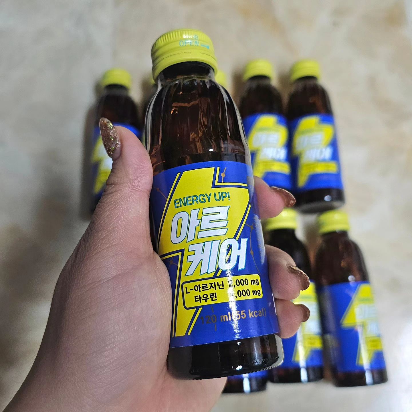 #협찬
.
최근 여니가 많이 아파서 밤샘을 했는데
그때 정말 효과 좋았던 에너지드링크 아르기닌!
다른 아르기닌음료들과는 다르게 맛이좋고
무카페인 음료로 운동전후/지친사람들/밤을 새야하는경우 마시면 좋답니다❤️
시원하게 아르기닌 한병하세요~
.
#아르케어 #아르기닌 #아르기닌추천 #아르기닌음료 #에너지드링크 #에너지샷 #편의점출시 #편의점신상 #편의점음료 #타우린 #피로회복 #활력부스터