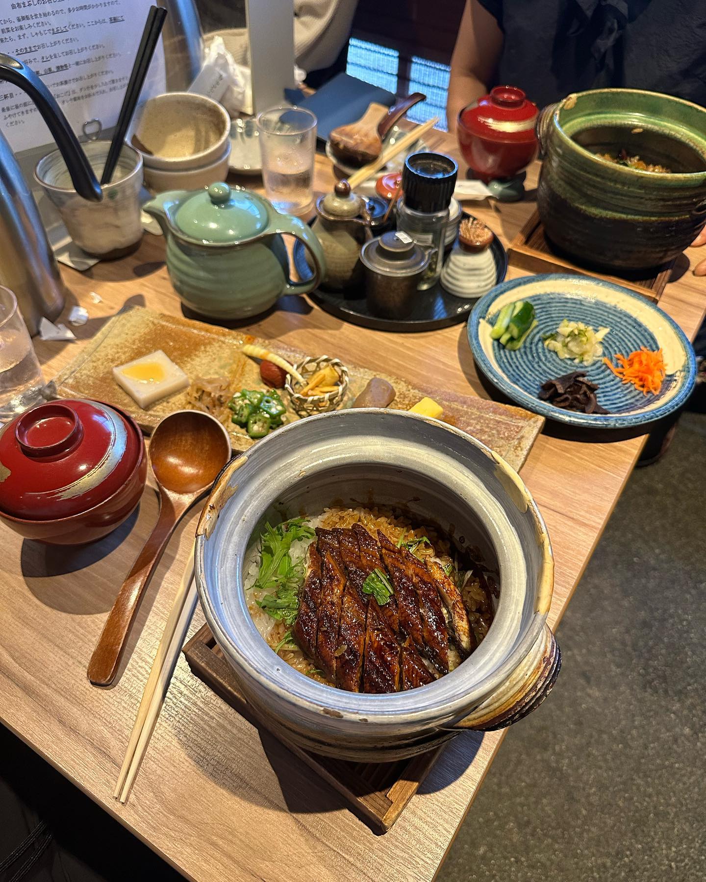 유후인에 그토록 먹고싶어했던 장어덮밥을 잘하는 곳이 있다해서 가봤는데 되게 맛있었당! 먹고나서 엄마랑 같이 기린호수도 가보고 너무 더워서 그냥 냅다 흐르는 시냇물로 내려가 발도 담그고 좋아하는 토끼도 보고 되게 좋았음🥰
•
•
•
#유후인맛집 #유후인여행 #유후인온천 #일본여행🇯🇵 #일본일상 #일본식 #장어덮밥맛집 #일본쇼핑 #일본어표현 #일본풍경 #일본어공부중 #japantravel #daliypic #daliylife #daliyphoto