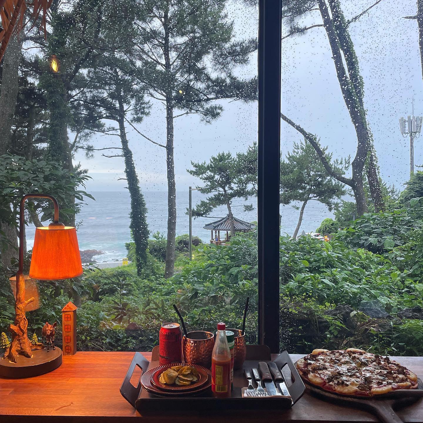 오락가락 여름제주 2일차🌧️
✔️서귀포시 로빙화 피자
✔️이침 운동이 되어버린 원앙폭포
.
.
.
노이해🤷🏻‍♀️
#로빙화 #제주여행 #원앙폭포 #해지개