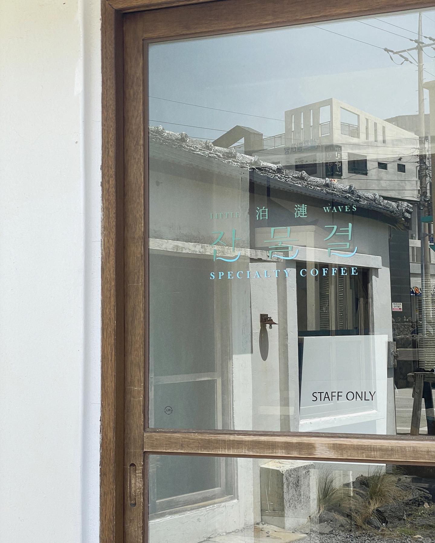 Jeju #잔물결 
 
커피, 스콘 맛집🫶🏻 제주도에 집 있으면
자주 가고 싶은데 제주에 집이 없네🥹