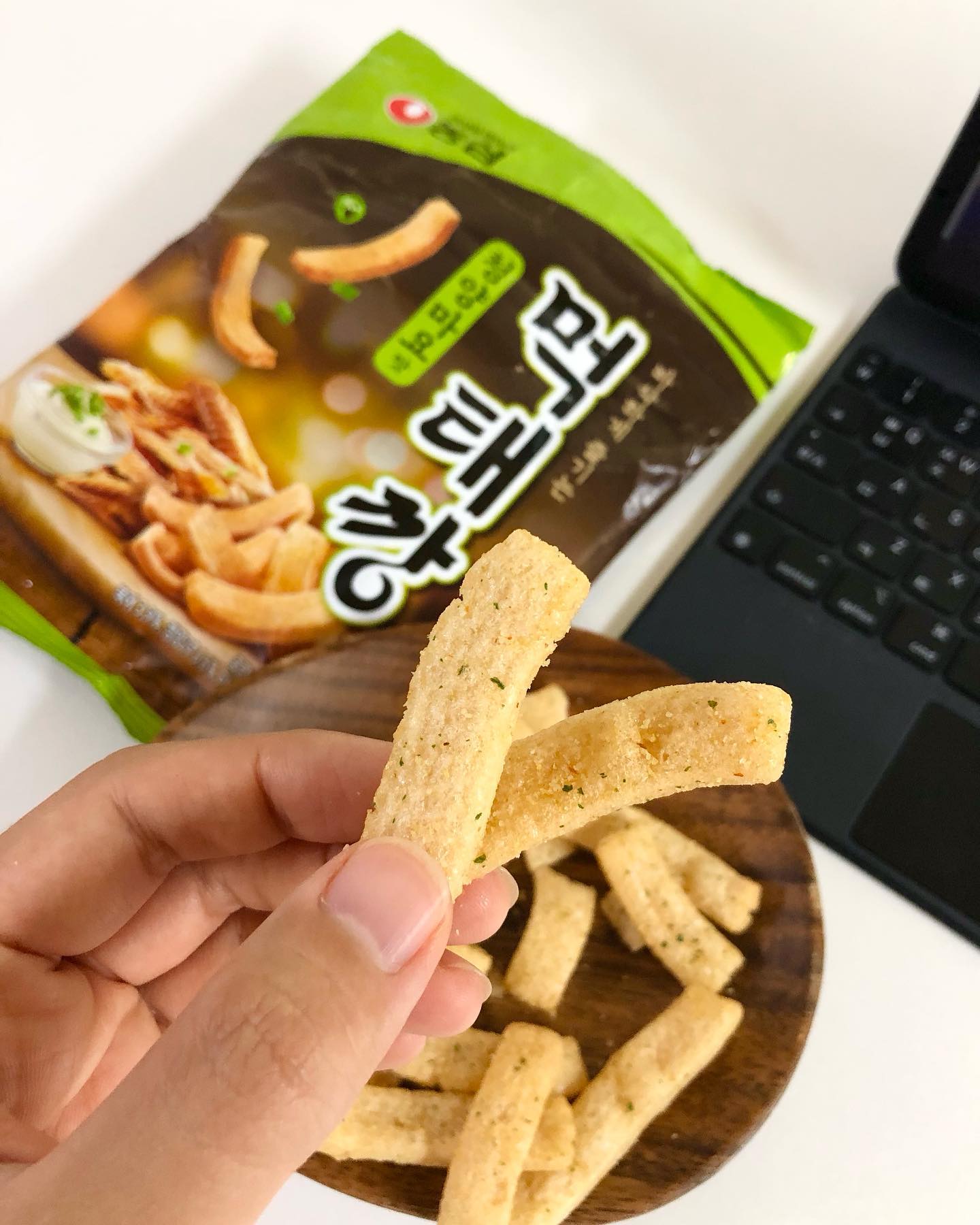 #신상과자#농심#먹태깡
인기가 좋은만큼 맛있는 먹태깡
생각지도 못한 엄마덕분에 몇개 맛봄 먹태깡
감칠맛나게 새모이만큼 먹어봤더니 또 먹고싶네용ㅋㅋ
내일 편의점 도전 해보게쓰요 🙌🏻