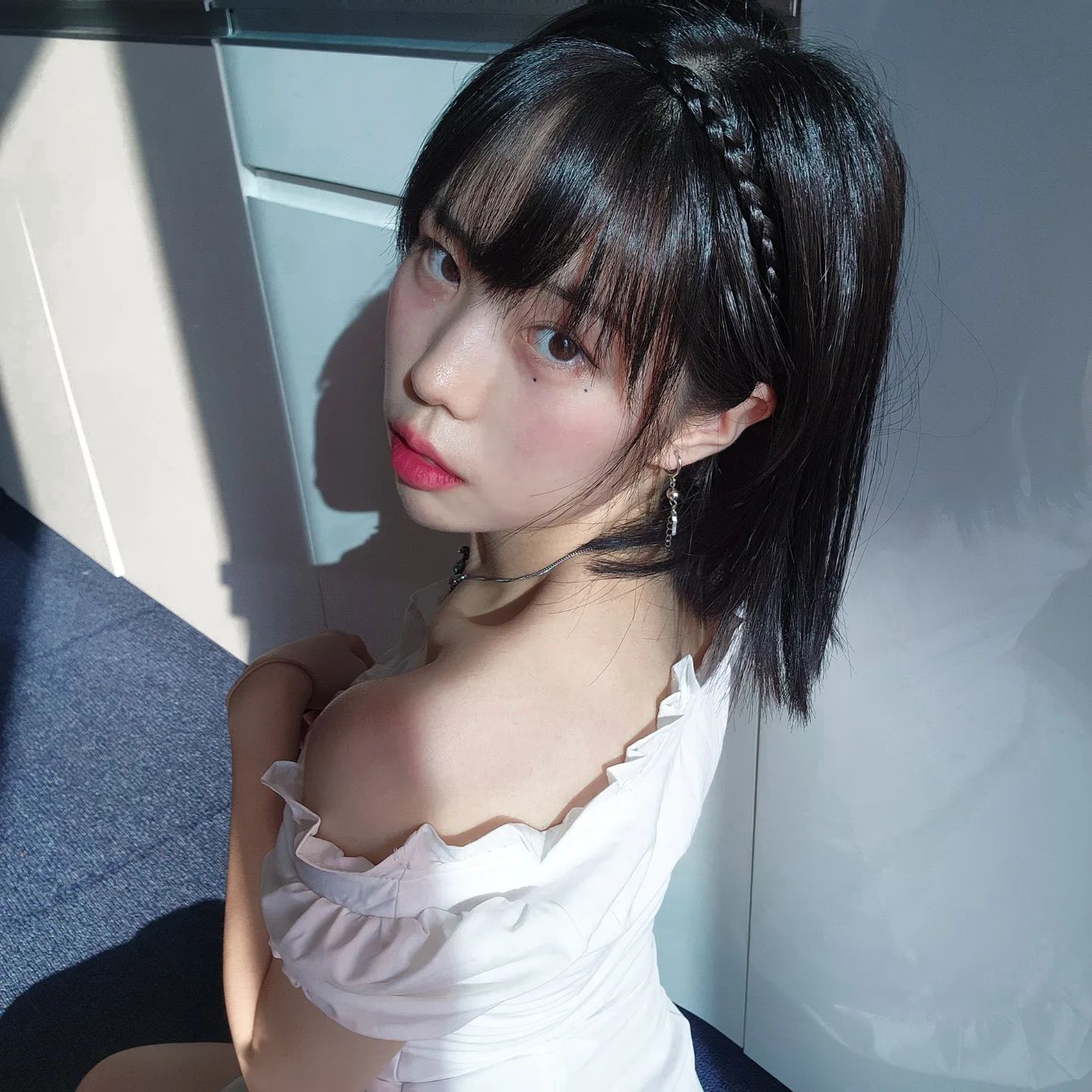 #협찬  클립스 제품 헤어밴드 [앨리스] 착용!
단발머리라 이질감 들까봐 걱정했는데 걱정과 달리 너무 찰떡이라 놀랐당!
머리 사이즈에 맞게 끈으로 묶어서 조절하는 제품인데 똥손인 나도 간단하게 묶을 수 있을만큼 쉬운 데일리템인듯🤔 착용 전후 사진 보시면 분위기부터가 달라져요. 강추강추💕
요 제품은 신제품으로 8월 중순에 런칭되니 품절되기 전에 꼭 하나씩 소장하세요..♡

#협찬 #클립스 #클립스가발 #헤어스타일링 #헤어밴드 #웨딩헤어 #셀프웨딩