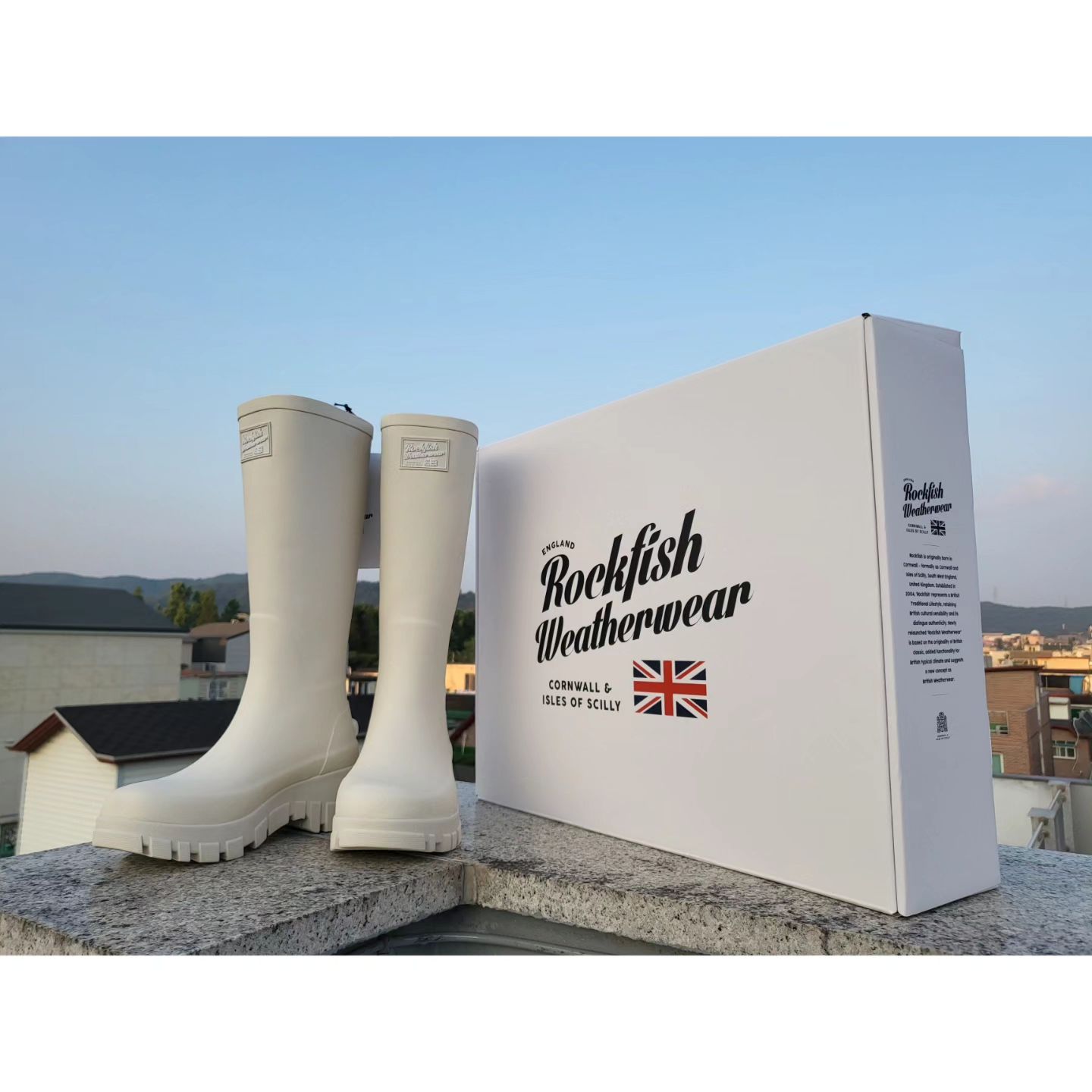 오빠의 이번 내 생일선물♥️
내가 3년동안 레인부츠 레인부츠~~ 했더니 결국사줌ㅋㅋㅋㅋㅋㅋㅋㅋㅋ(첨엔 서프라이즈로 줄려고 했던🤭)
.
.
#레인부츠 #락피쉬 #롱부츠 #롱부츠추천 #락피쉬레인부츠 #크림 #락피쉬부츠 #크림색 #생일선물 #장마