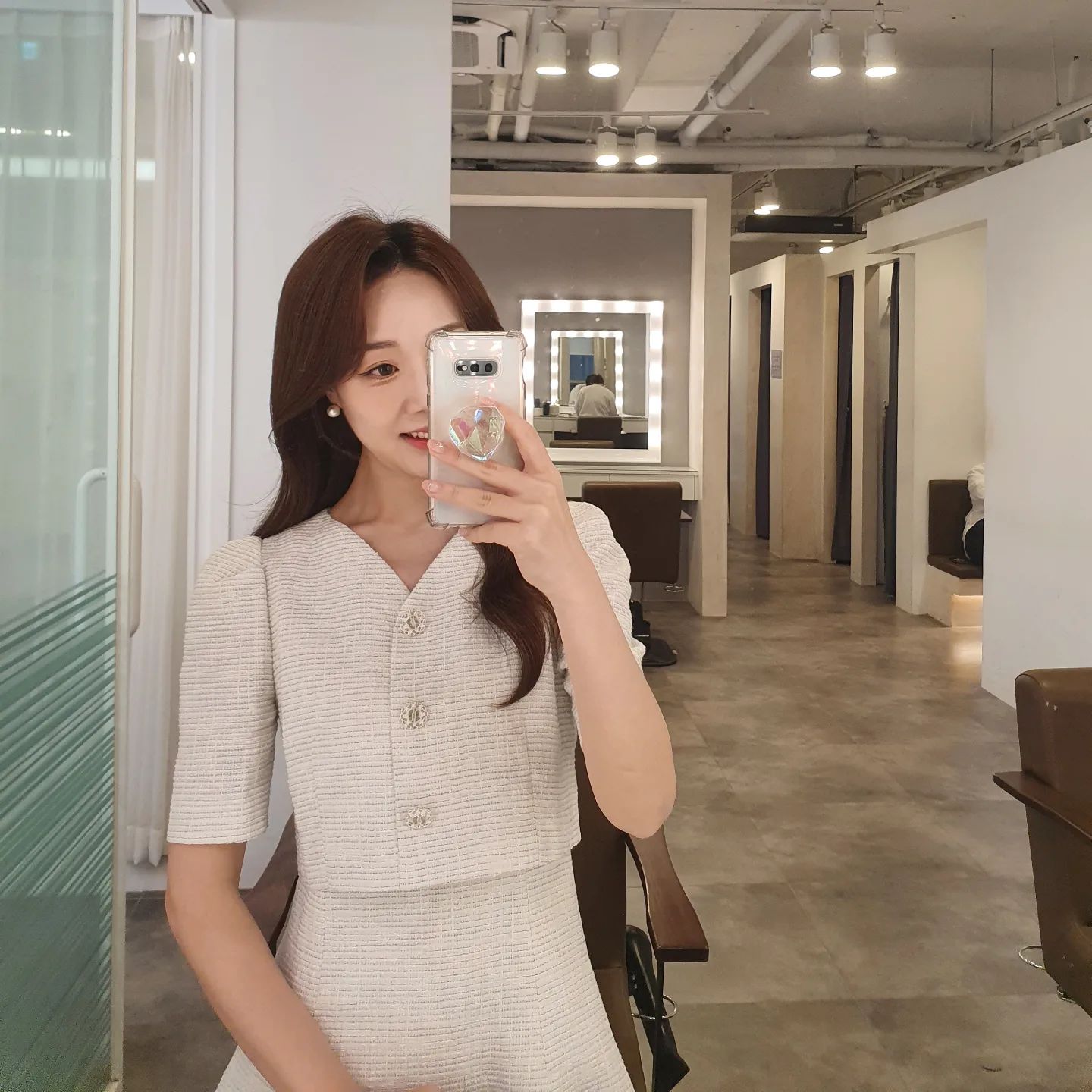 #헤메샵 #쇼호스트메이크업샵 

사진첩 보다 보니 쇼호스트로 활동하면서
참 메이크업 많이 받으러 다닌 거 같아요🤗

요새는 혼자 하는 것도
조금씩 늘고 있지만?

역시나 저를 가장 이쁘게 만들어주시는 건
전문가님들의 솜씨만 한 게 없쥬❣ㅎㅎ

방송 헤메도 좋지만
결혼식 헤메도 맛집인 곳!! 

제가 좋아하는 샵 몇 곳 소개해 드릴게용!!
한 주도 고생하셨어요 #금요팅👊

메이크업 : jjhyun77
헤어 : rar_rari