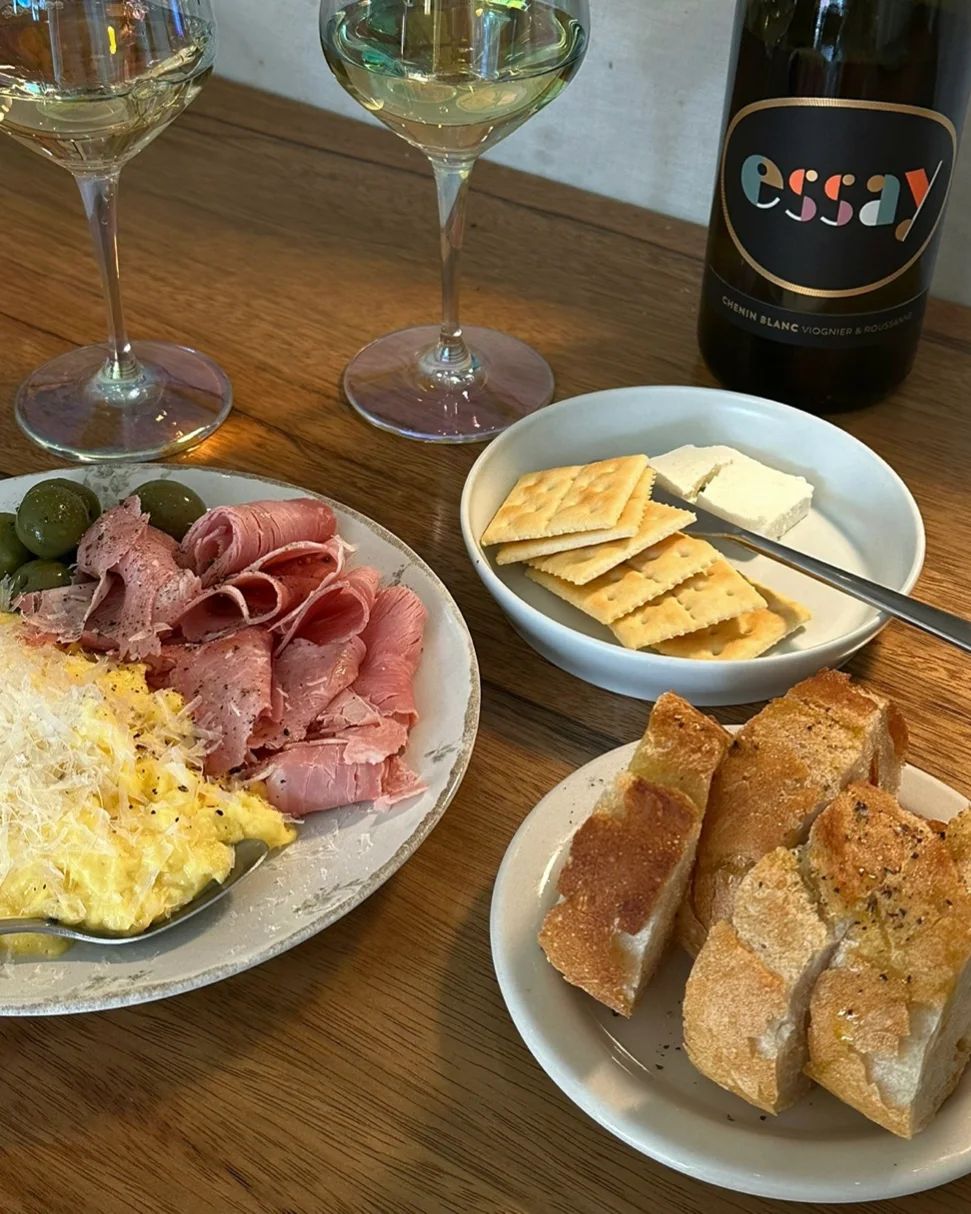 용산 근처 숙대입구에 위치한 와인 안주 맛집🥂🍷🍾
와인에 취하게 만드든 잠봉믈렛과 토마토냉파스타!!!😇
.
.
.
.
#숙대 #숙대맛집 #와인바 #와인 #화이트와인 #잠봉믈렛 #토마토냉파스타 #가든한밤 #🍷