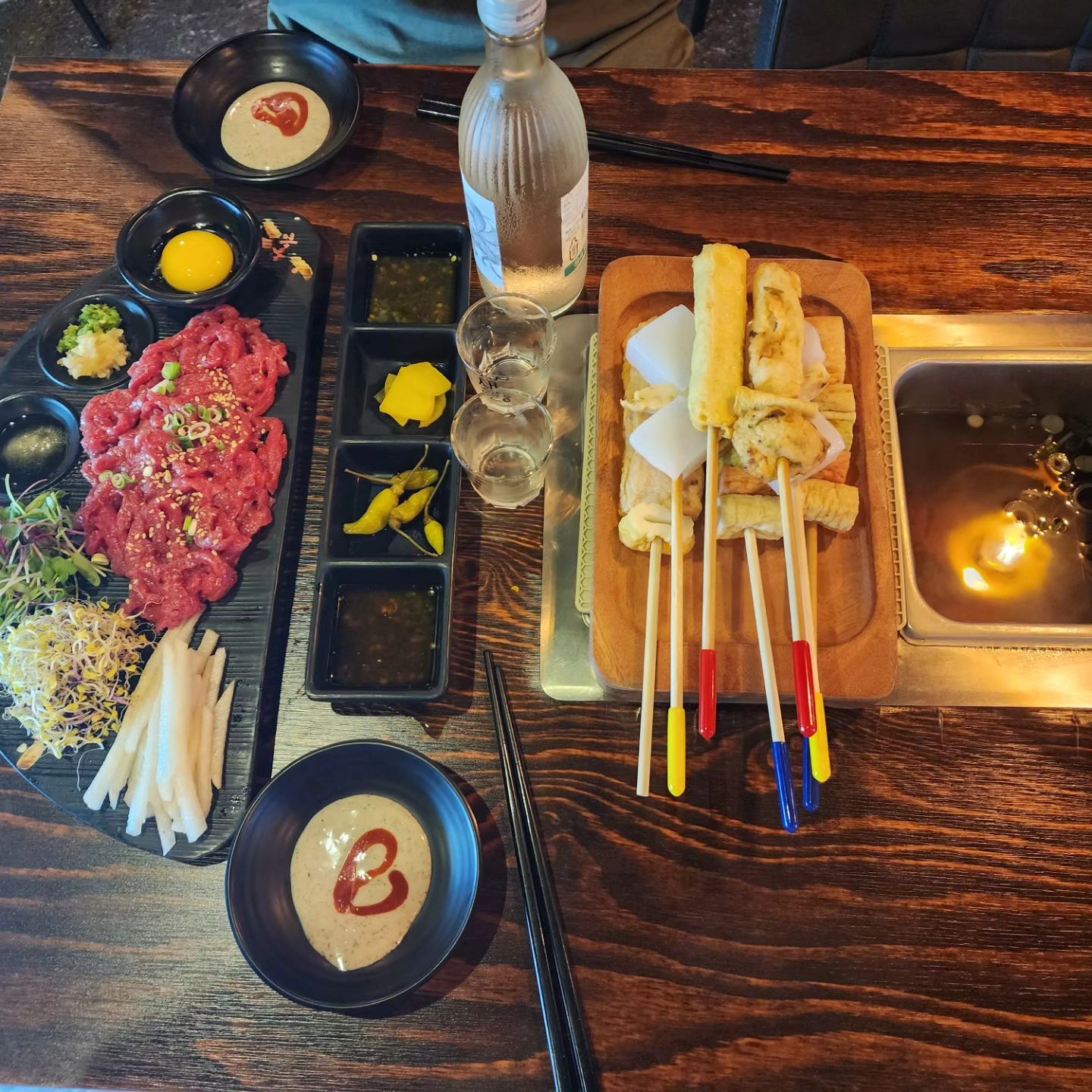 #강서구청 #어묵당 #불금
신랑이랑 간만에 둘만의시간
육회도 괜찮구 작지만 오뎅바느낌도 나서 좋네
냠냠 내일은 파주나들이가보까.