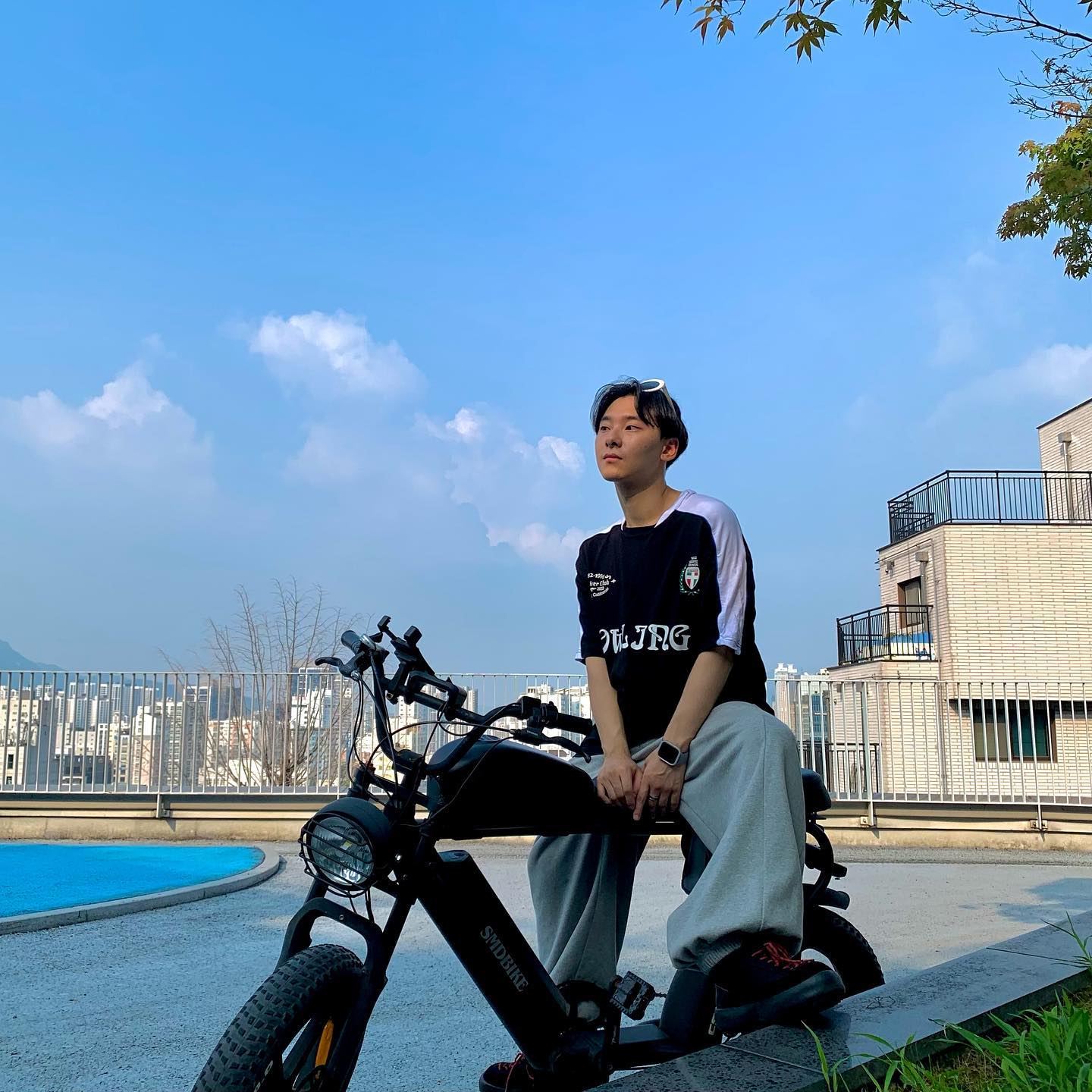 헤이! 리트리버클럽 드뢉떠빝😎
#협찬 🫵진행시켜 🫵 retriever_official

✔️레플리카를 연상시키는 로고플레이 ⚽️
✔️스트릿한 갬성 뿜뿜 🐳 사이드라인 〰️
✔️적당한 오버핏 실루엣 😉

리트리버 클럽 측에 협찬 감사드리며 제품에 많은 관심 부탁드립니다 😃