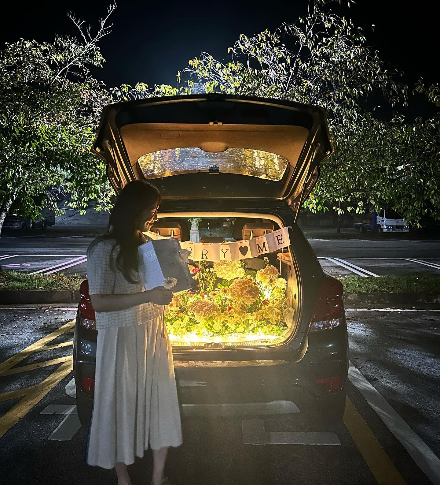 👰‍♀️💍🤵
❤️프로포즈받았어요🫶
.
서프라이즈 항상 실패하더니
이번에 로맨틱 프로포즈 ✨
완전 대성공🥹
하맨틱이라고 불러줄게❤️
.
결혼준비하다 서운했던거
다 까드림 스릉흔드👍❤️

#프로포즈이벤트 #예신 #예랑 #트렁크프로포즈 #프로포즈 #디올