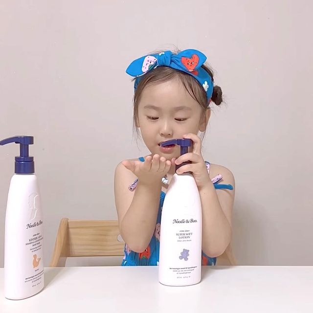 해피유니 on Instagram: "#협찬 🏷️Noodle & Boo 오랜 시간 동안 사랑받아 온 글로벌 스킨케어 누들앤부💙 여름이 되면 향기가 좋은 제품을 더 찾게 되는데 포근한 아기 냄새가 오랫동안 유지되