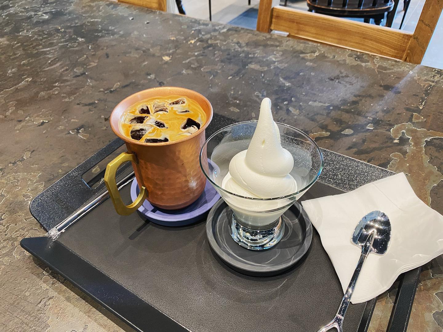 #하남카페 #스노우플렉스 #아이스크림맛집 #커피맛집
하남에 생긴 실내스키장 겸 카페인데 음료도 다 맛있는 하고 특히 아이스크림이 진하고 맛있다😝