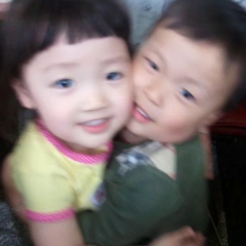 #친구
.
.
5세에서 중2..
이랬던 꼬맹이들이 중딩이가 되어 나란히 세워두니 부끄러워 한다....
그 모습 마저 귀엽네😍
.
.
#혼사길막는건아닌지 
#5세 #중2 #중딩스타그램🙈
#귀여브라😘