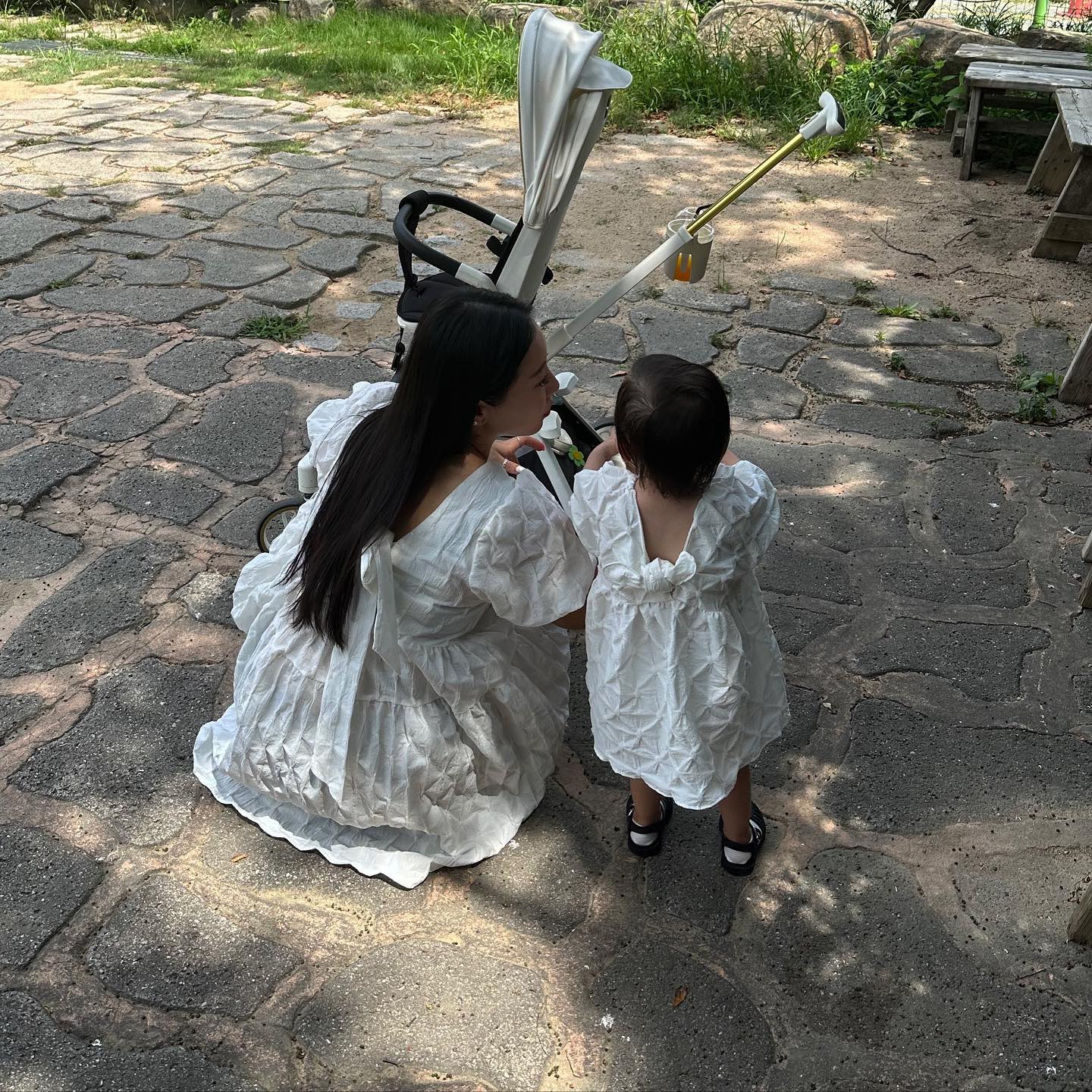우리 모녀의 첫 커플템은 
더운 날씨로 .. 커플이고 머고
다시 집으로 후퇴중 ㅠㅠㅠ
대프리카 진짜 육수만 빼고 갑니다 😅