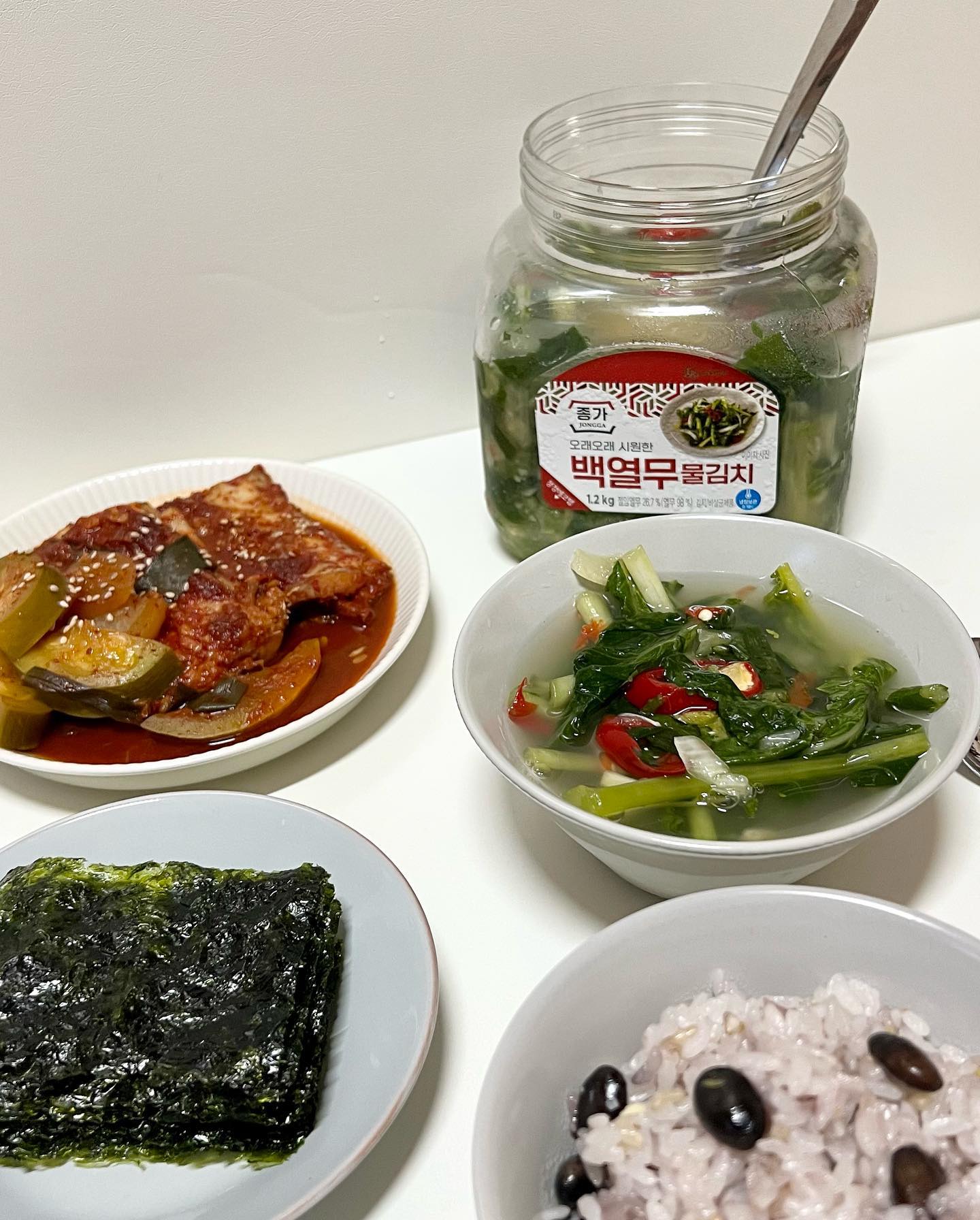 #협찬 #종가백열무물김치 
⠀⠀⠀⠀⠀⠀⠀⠀⠀⠀⠀⠀⠀
대한민국 대표 김치전문브랜드 '종가집'이 '종가'로 리브랜딩되었어요〰️22년 10월에 종가로 리브랜딩 되어, 패키지도 종가 브랜드 패턴을 담아 예쁘게 변경되었다고하네요🙂 
⠀⠀⠀⠀⠀⠀⠀⠀⠀⠀⠀⠀⠀⠀
종가에서 청량한 열무로 만들어 아삭한 식감이 일품인 종가 백열무물김치! 새콤달콤하면서 짭쪼름한 시원한 국물이 더운 여름에 입맛 돋워줘요👍 칼칼한 갈치조림과 종가 백열무김치와 함께 밥 한그릇 뚝딱 했답니다ᵎᵎ 
소면 삶아서 열무국수로 만들어먹어도 별미로 좋을것 같아요☺️ 

종가의 시원하고 깔끔한 열무김치 구매는 👉https://www.coupang.com/vp/products/188775843 vendorItemId=4409002903&sourceType=SDP_ALSO_VIEWED&pickType=COU_PICK&searchId=9cb40270d2b14f9d850c7e1b1c563448&rmdId=9cb40270d2b14f9d850c7e1b1c563448&eventLabel=recommendation_widget_pc_sdp_001&platform=web&rmdABTestInfo=38450:A&rmdValue=p6102551599:vt-coupangchoice-1.0.0:p188775843&isAddedCart

jongga.officia
⠀⠀⠀⠀⠀⠀⠀⠀⠀⠀⠀⠀⠀⠀
#대한민국대표김치 #대한민국1등김치 #글로벌김치 #종가집리브랜딩 #종가 #백열무물김치 #열무물김치 #종가김치 #김치 #김치주문 #김치추천 #맛있는김치 #kfood #kimchi #jongga #여름철별미 #여름별미 #여름철물김치