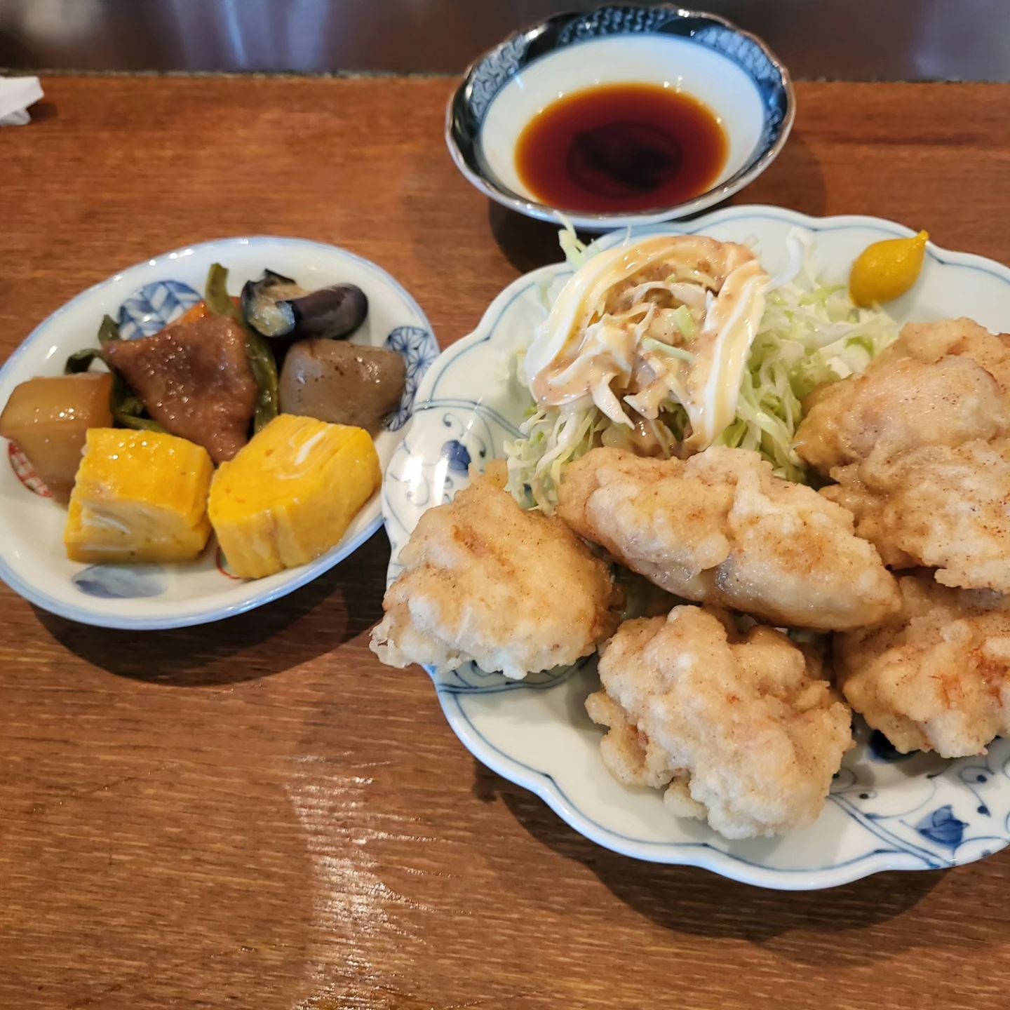 .
🍗나스야🍶

일본 #유후인 에 방문했는데

어느식당에 가야 할지 고민이시라면

#나스야 에 가보세요🍗

토리텐 정식의 진수를 맛보실 수 있답니다

#겉바속촉 그 잡채🫶🫶

한국어를 아주 쪼금 하실수있는

친절하신 할아버지 사장님이 

맞아주시는 나스야로 고고 

위치 ➡️ 1503-6 Yufuincho Kawakami, Yufu, Oita 879-5102 일본

먹술랭 추천메뉴➡️ 토리텐 정식 _1200¥

#맛집 #일본맛집 #후쿠오카맛집 #유후인맛집 #과자리뷰 #맛집리뷰  #수원맛집 #식도락여행 #맛집스타그램 #리뷰스타그램  #내돈내산 #맞팔 #먹팔 #분식 #한식 #양식 #중식 #일식 #디저트 #카페 #먹스타그램 #좋아요 #팔로우 #충무로맛집 #먹술랭in유후인