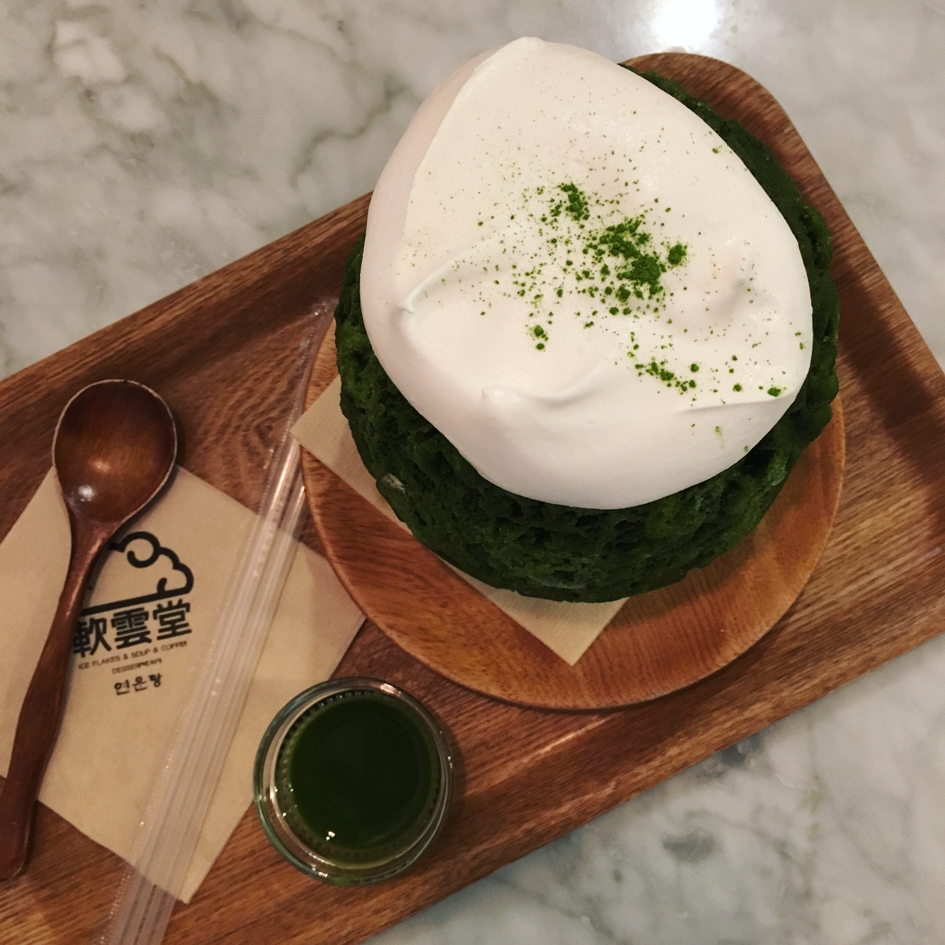 녹차빙수 쌉싸름하고 맛있다😘
많이 달지도 않고 안에 든 팥이랑 잘 어울린다 중간에 먹다가 팥이 모자라서, 팥추가하면 얼마냐고 물어봤는데 그냥 더 주셨음🙊🙊 #cafe #전포카페거리 #빙수 #まっちゃ #녹차빙수 #연운당