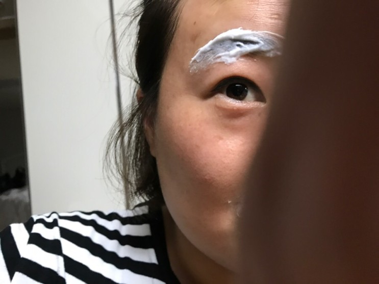눈썹염색 모나리자됬네  DHI 디에이치아이