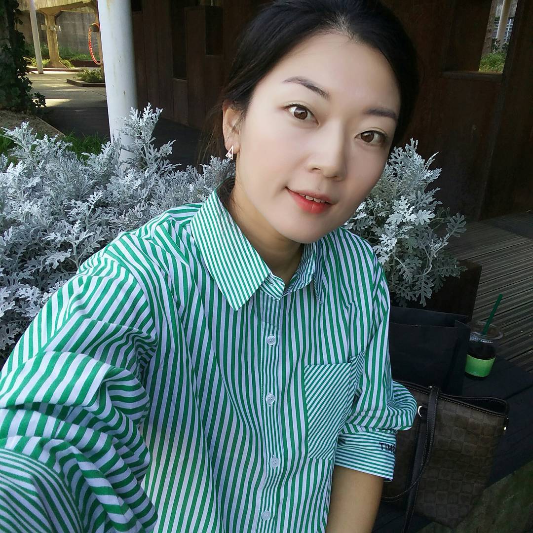 #소람그램 on Instagram: “#소람그램 (밀어보기) . . 핑크스터 500원 랜덤배송 . 오픈기념 뽑기 이벤트 당춈 . 대박~👍 . 상큼 컬러 스트라이프 롤업셔츠 . 딱 내 취향 😻 . . . . ✔http://www.pinkster.co