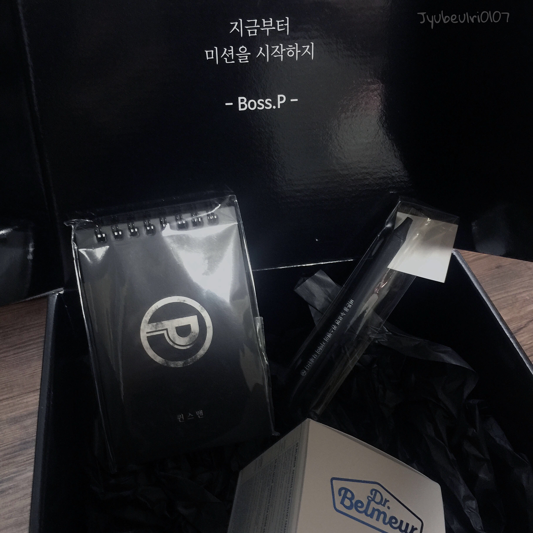 파우더룸 너뮤 귀여워요😆😆 비밀문서마냥ㅋㅋㅋㅋㅋㅋㅋㅋ 제품 너무 재밌게 테스트해볼수 있을것 같아요❤️ 10일동안 열심히 쓰고 후기 남길께요😘😘
.
.
.
#퀸스맨 #파우더룸 #코덕 #닥터밸머 #powderroom