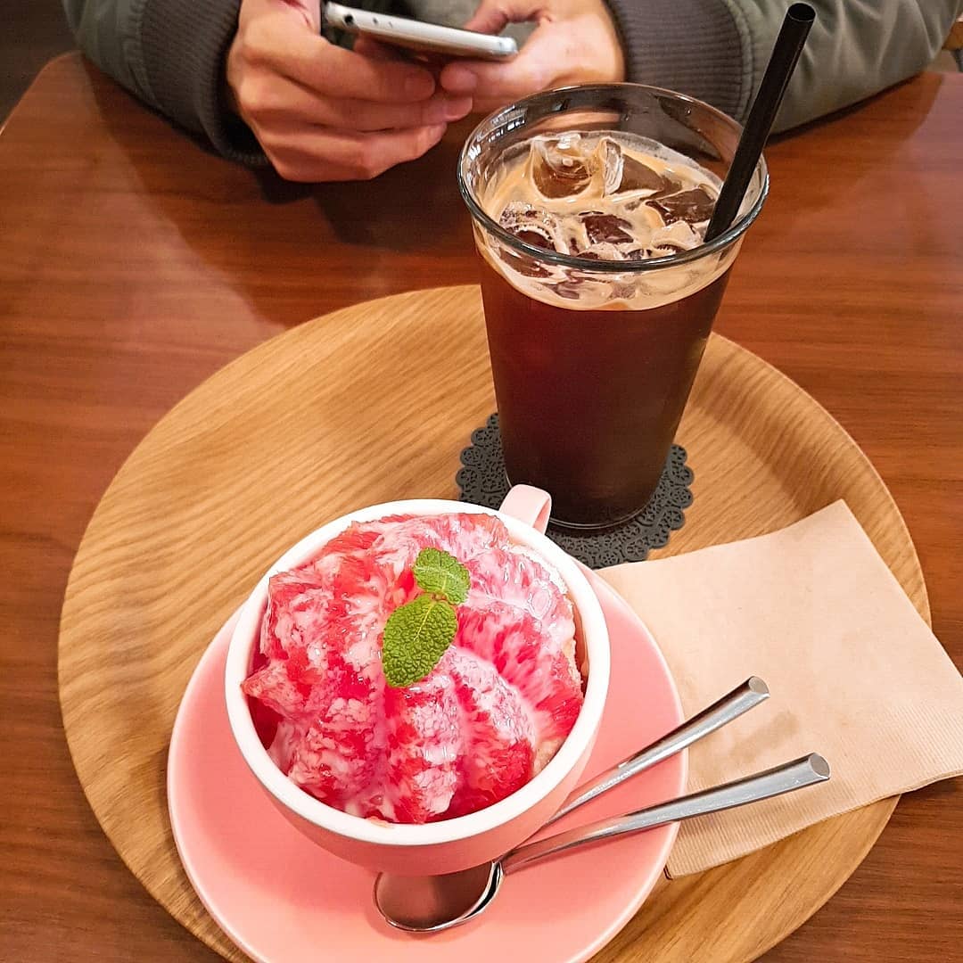 .
.
밥값보다 더 많이 나온 ... ㅋㅋ

#디저트카페 #죽전카페거리 #불라 #죽전불라
#자몽맛집 #친절한자몽씨 #당근케이크 #죽전맛집 #또생각난다 #아아 #아이스아메리카노 #BULA