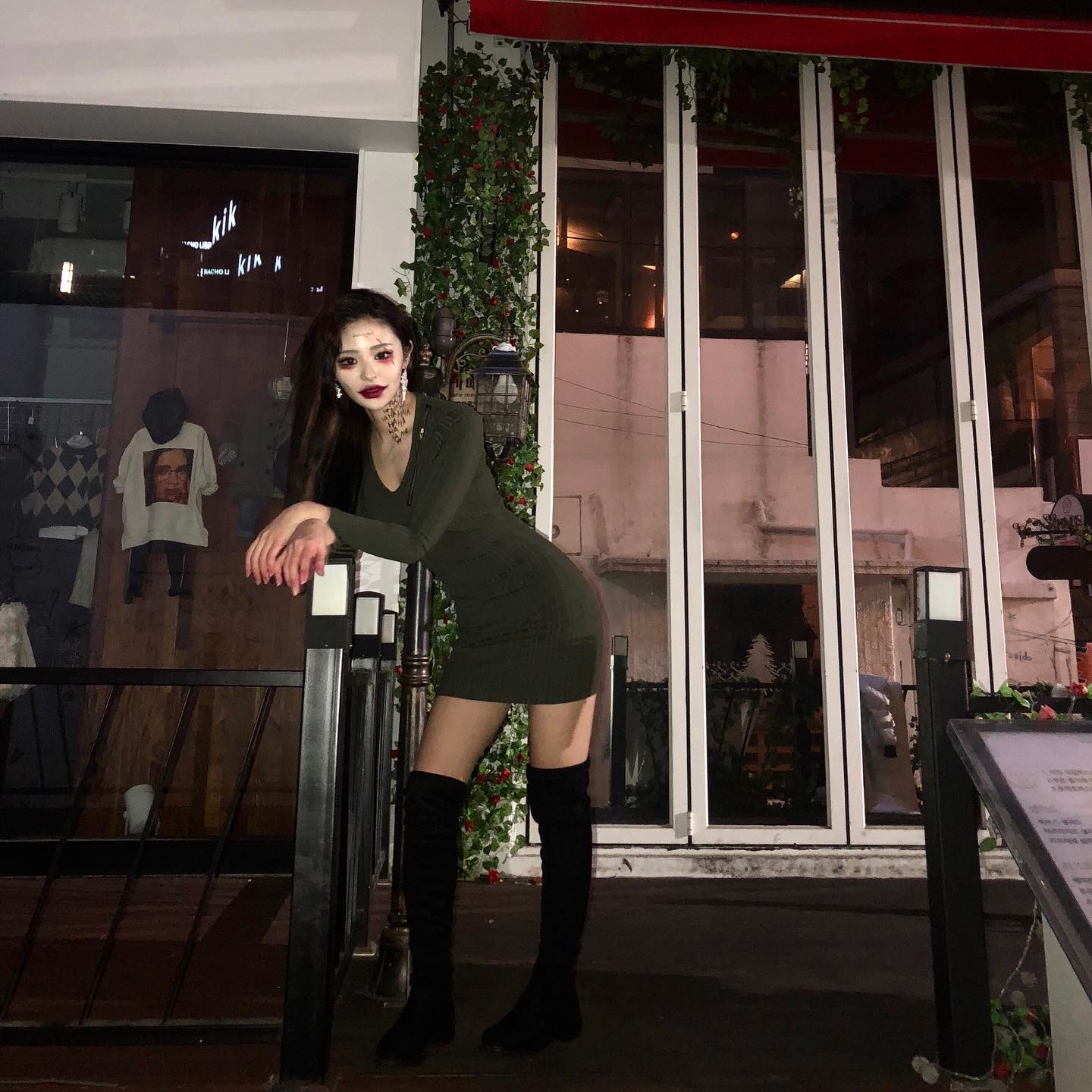 .
😈ᴴᴬᴾᴾᵞ ᴴᴬᴸᴸᴼᵂᴱᴱᴺ😈
조커했는데 뱀파이어같다,, 초록눈썹이 뽀인뜨🃏
.
.
#할로윈 #분장 #조커